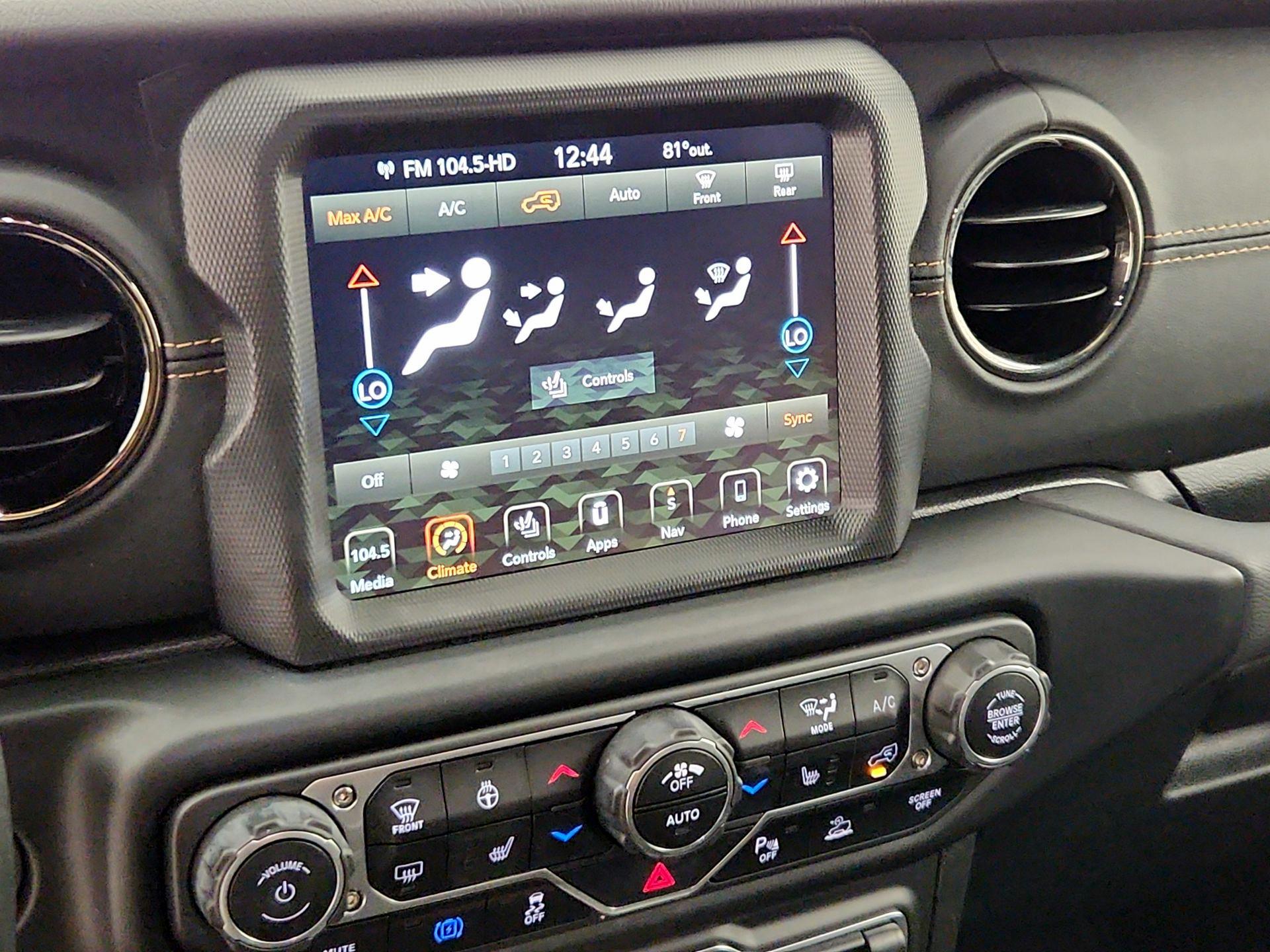 Thumbnail: 2022 Jeep Wrangler - 17