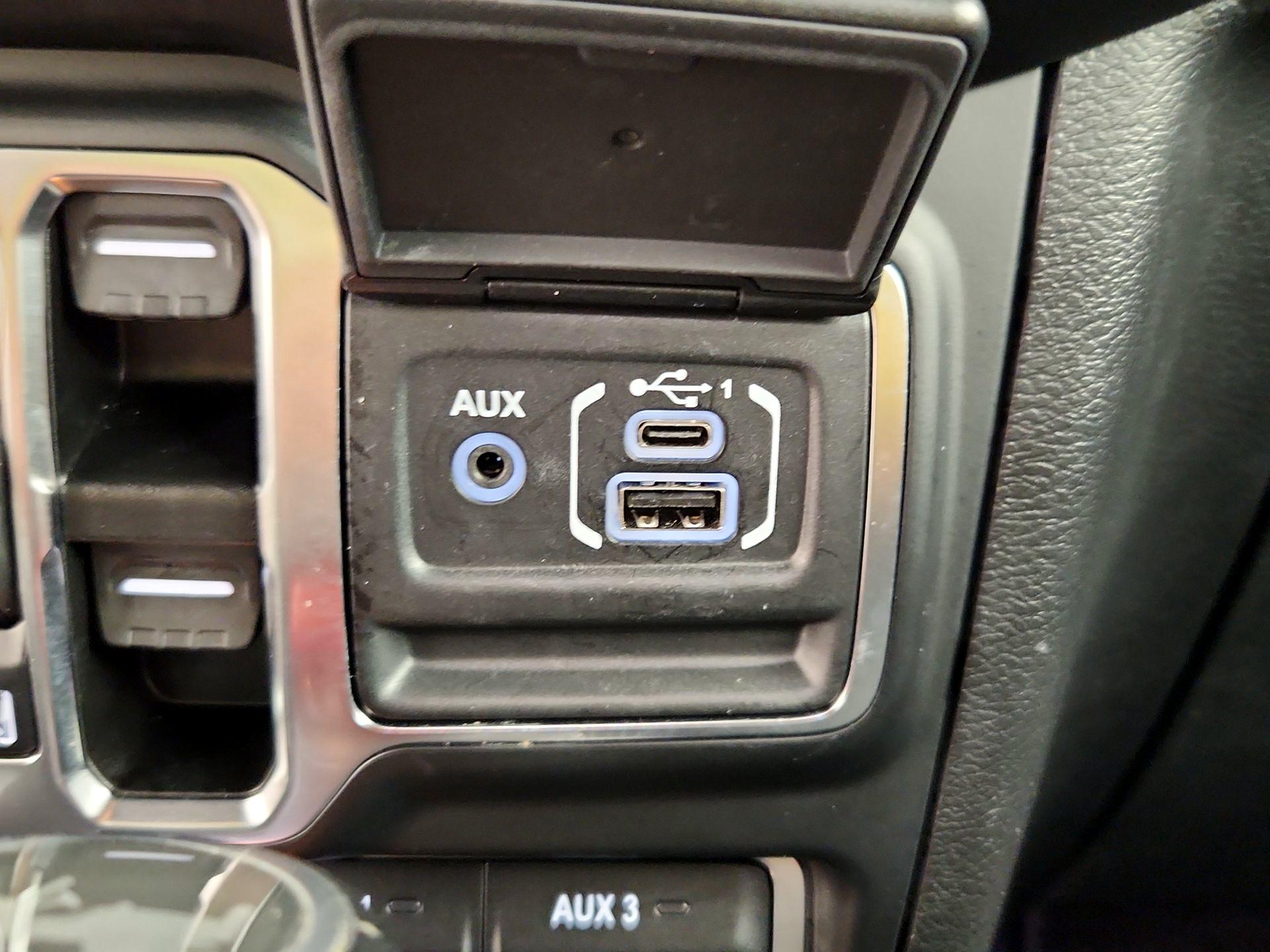 Thumbnail: 2022 Jeep Wrangler - 19