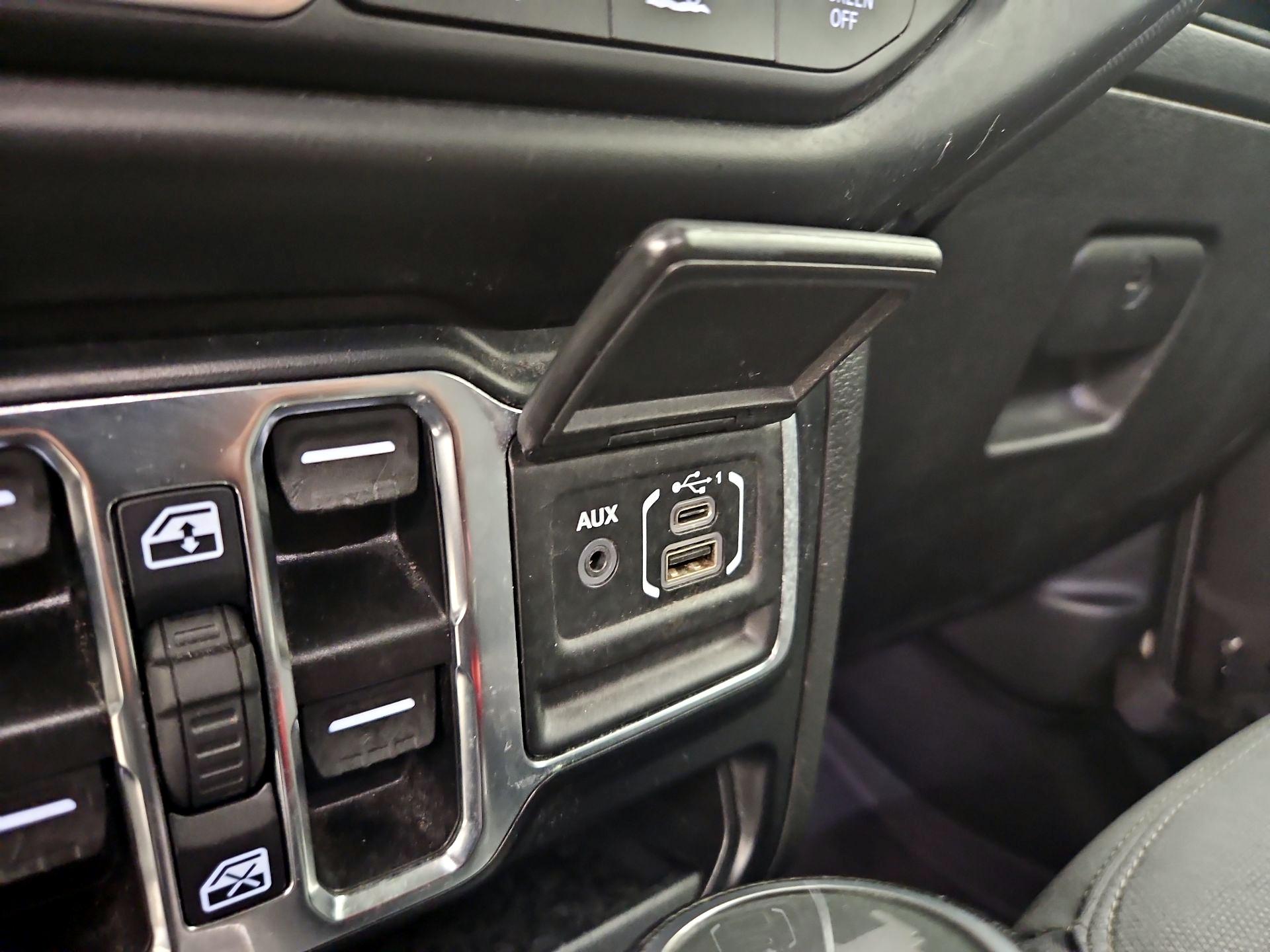 Thumbnail: 2022 Jeep Wrangler - 18