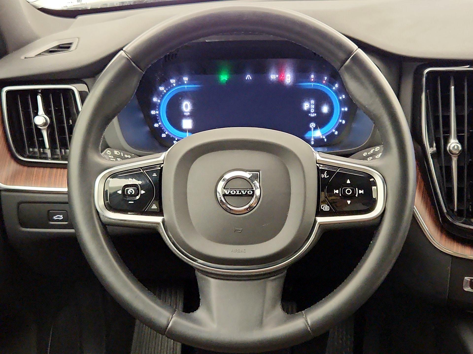 Thumbnail: 2023 Volvo XC60 - 10