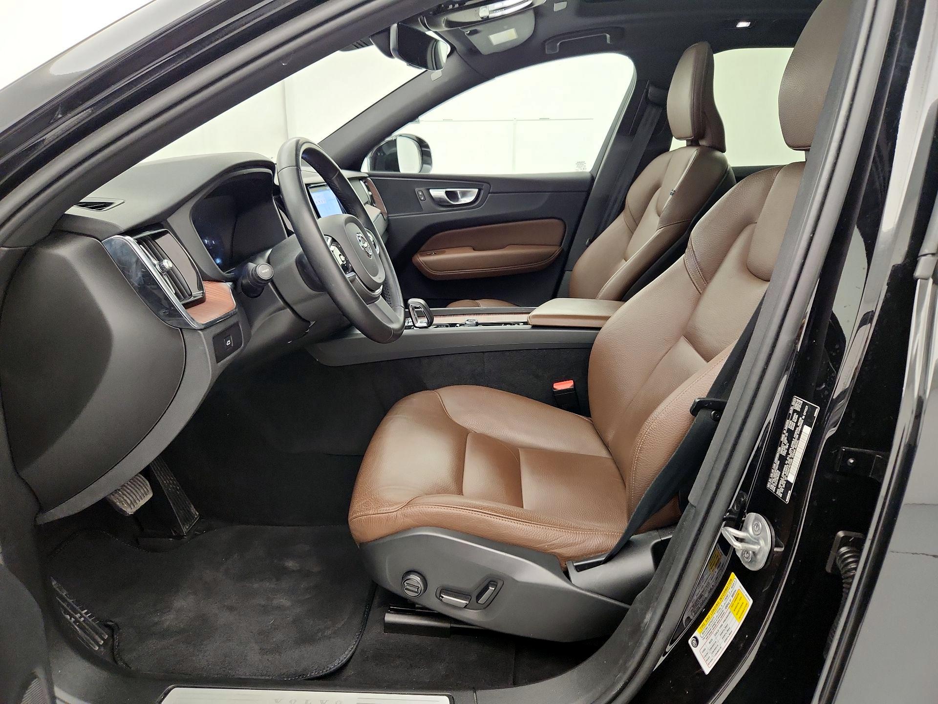 Thumbnail: 2023 Volvo XC60 - 11