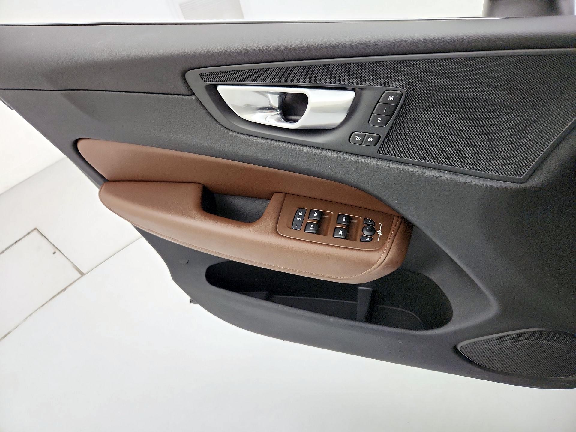 Thumbnail: 2023 Volvo XC60 - 12