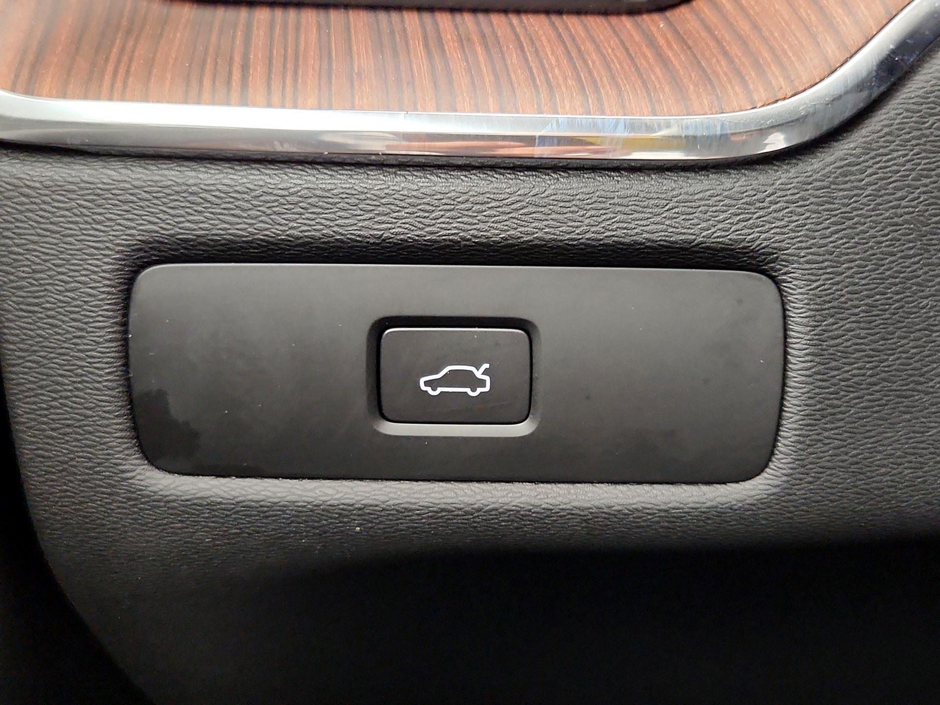 Thumbnail: 2023 Volvo XC60 - 13