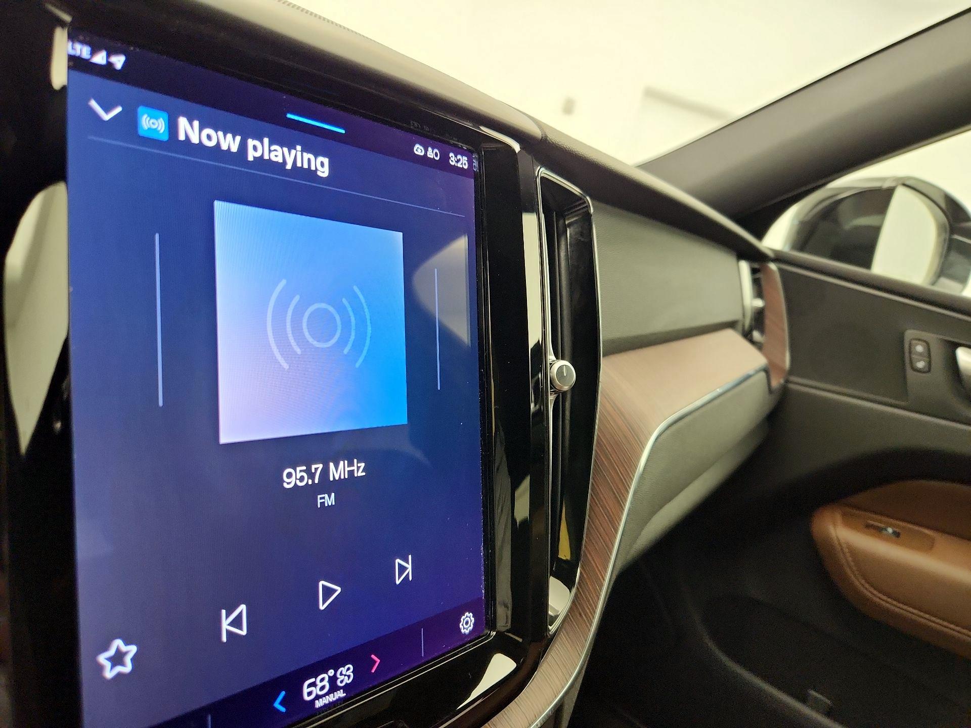 Thumbnail: 2023 Volvo XC60 - 16