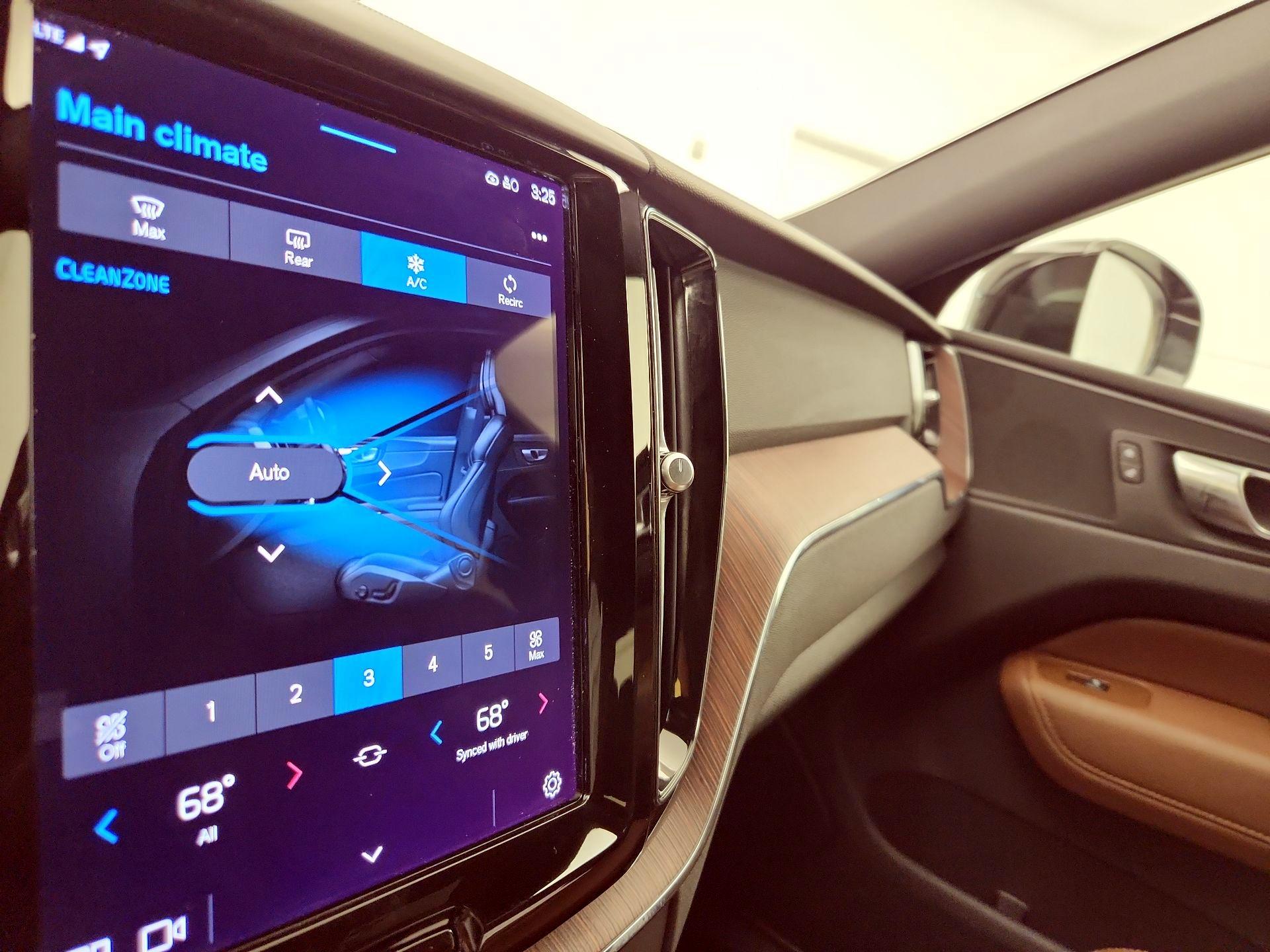 Thumbnail: 2023 Volvo XC60 - 17