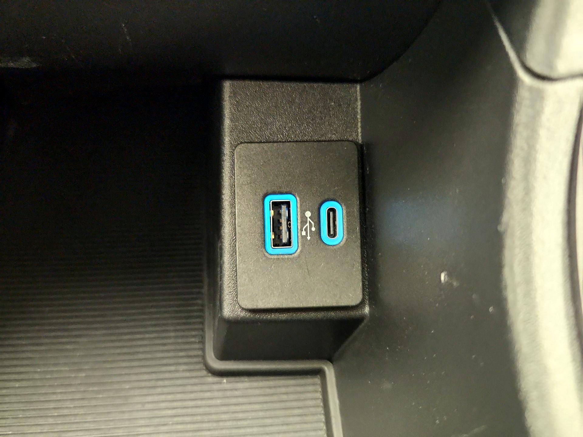 Thumbnail: 2022 Ford Edge - 17