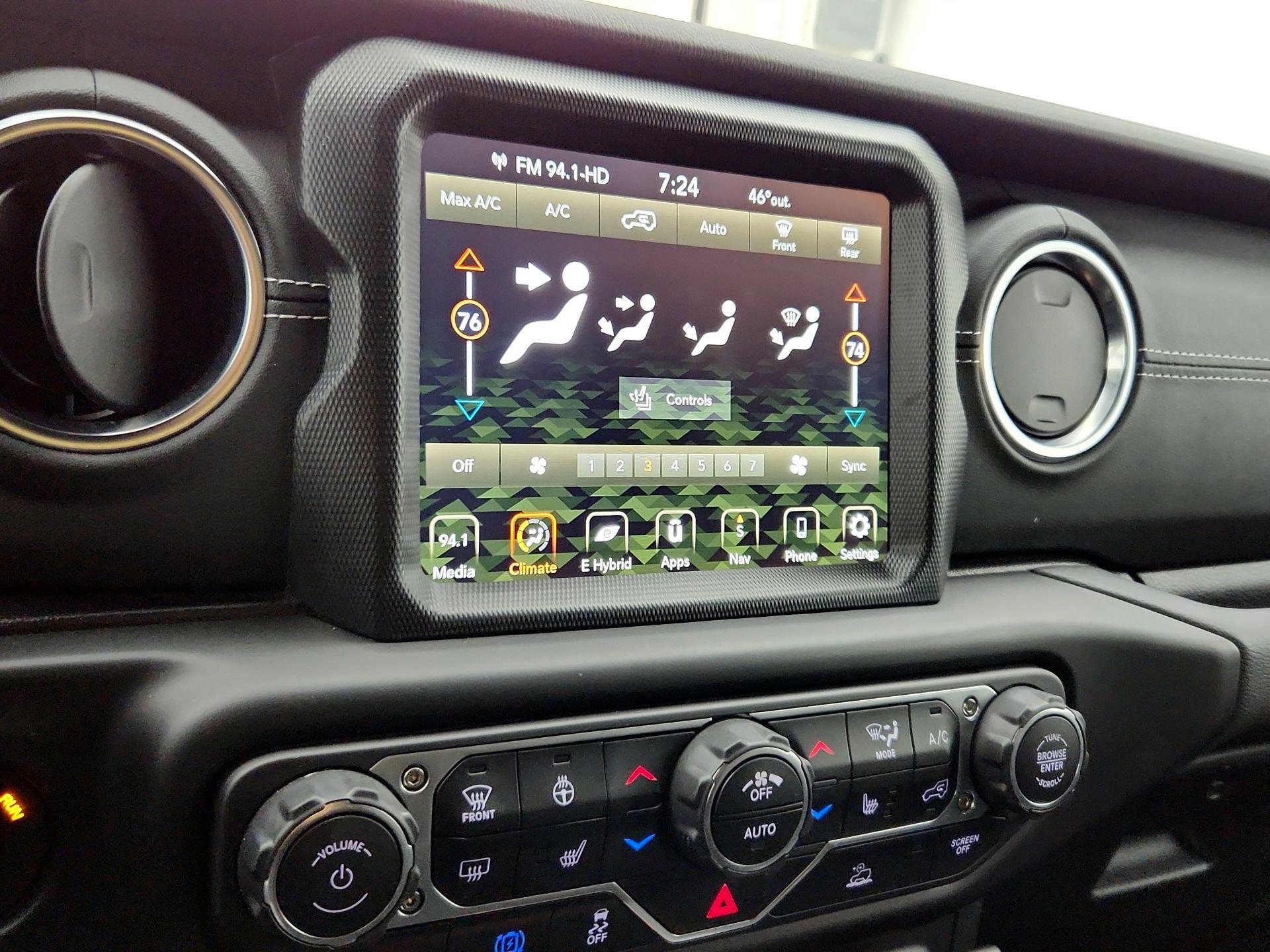 Thumbnail: 2022 Jeep Wrangler - 17