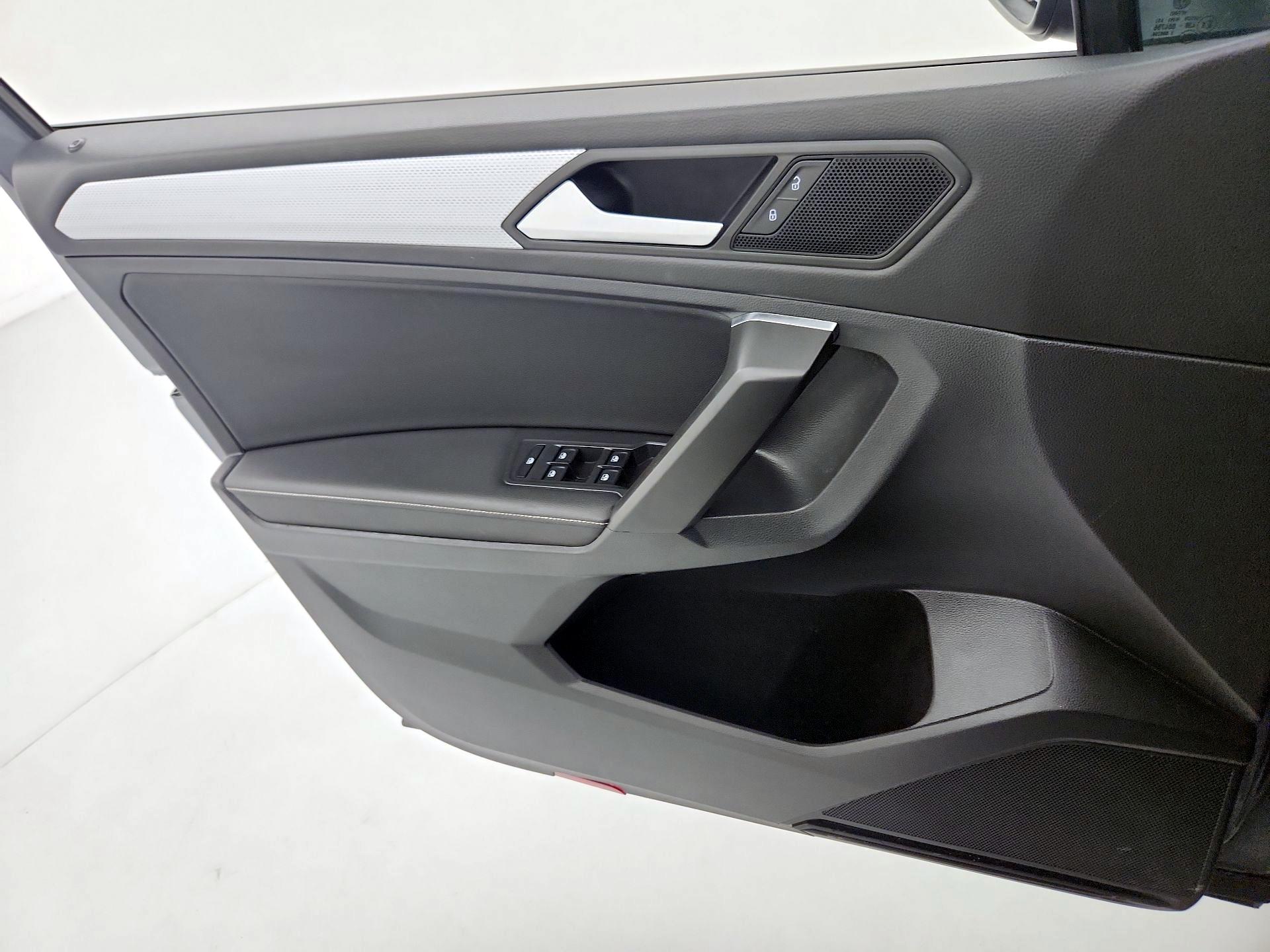 Thumbnail: 2022 Volkswagen Tiguan - 12
