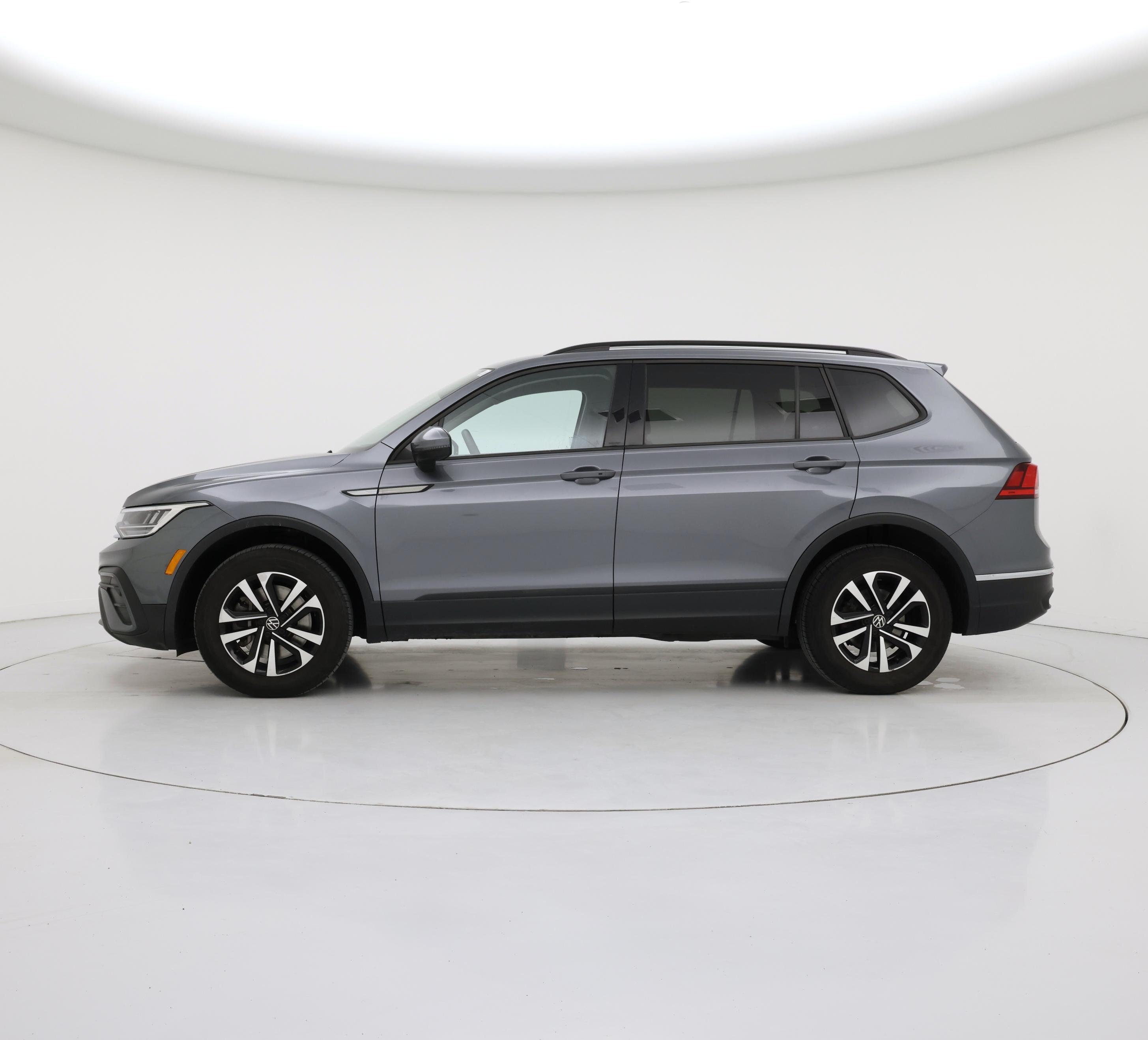 Thumbnail: 2022 Volkswagen Tiguan - 3