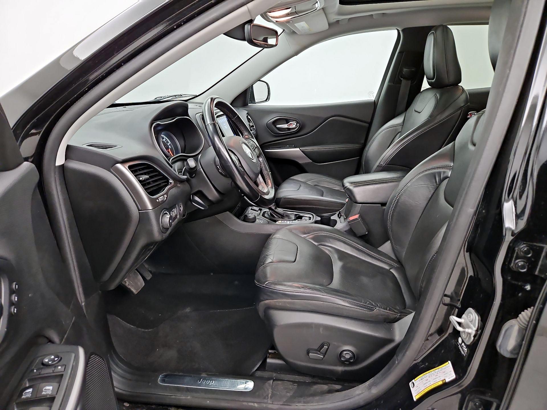 Thumbnail: 2021 Jeep Cherokee - 11