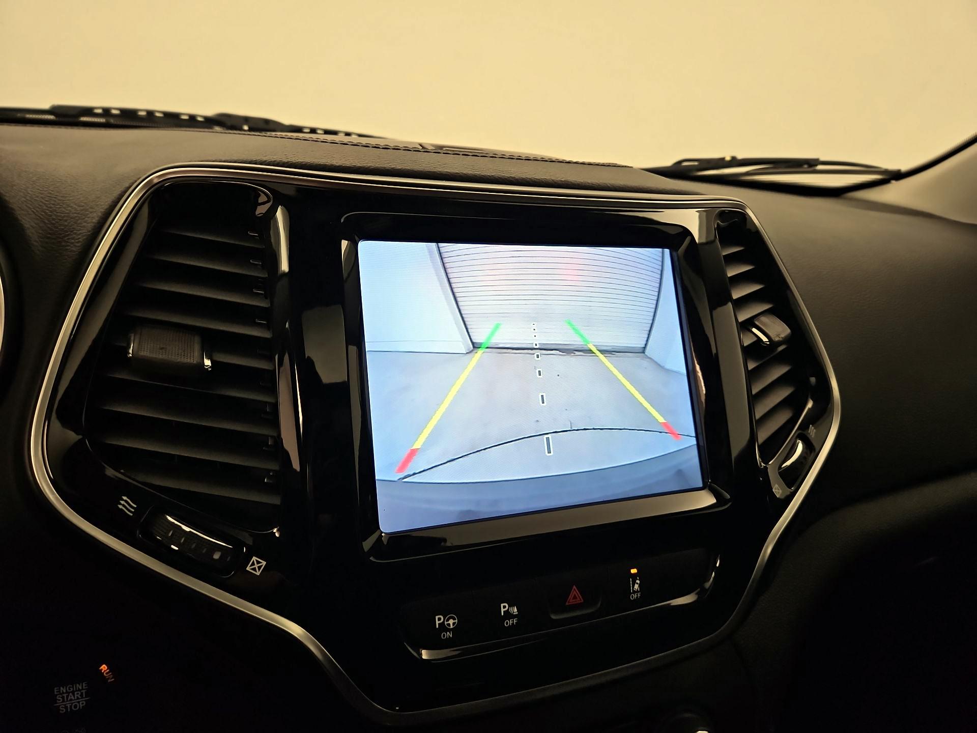 Thumbnail: 2021 Jeep Cherokee - 14