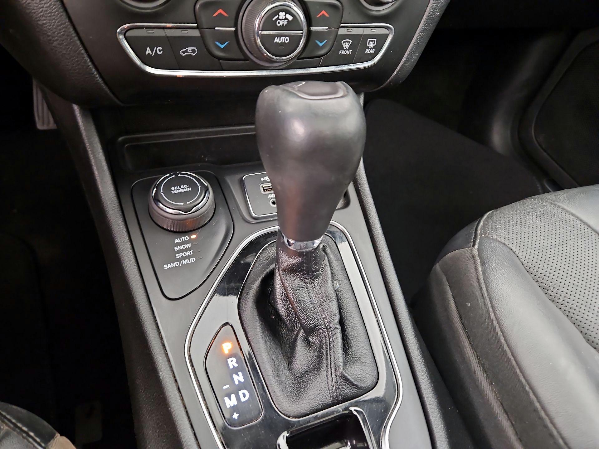 Thumbnail: 2021 Jeep Cherokee - 17