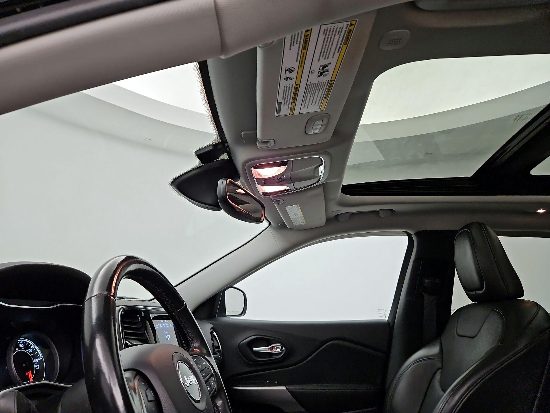 Thumbnail: 2021 Jeep Cherokee - 19