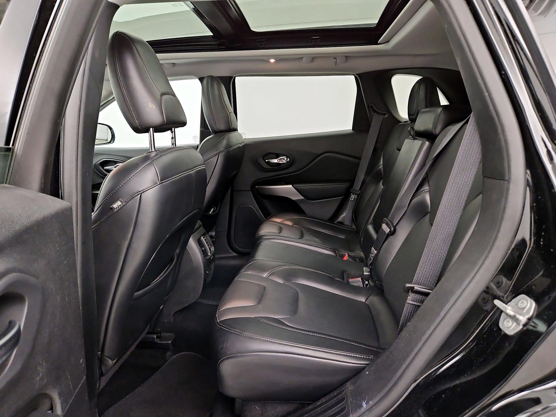 Thumbnail: 2021 Jeep Cherokee - 20