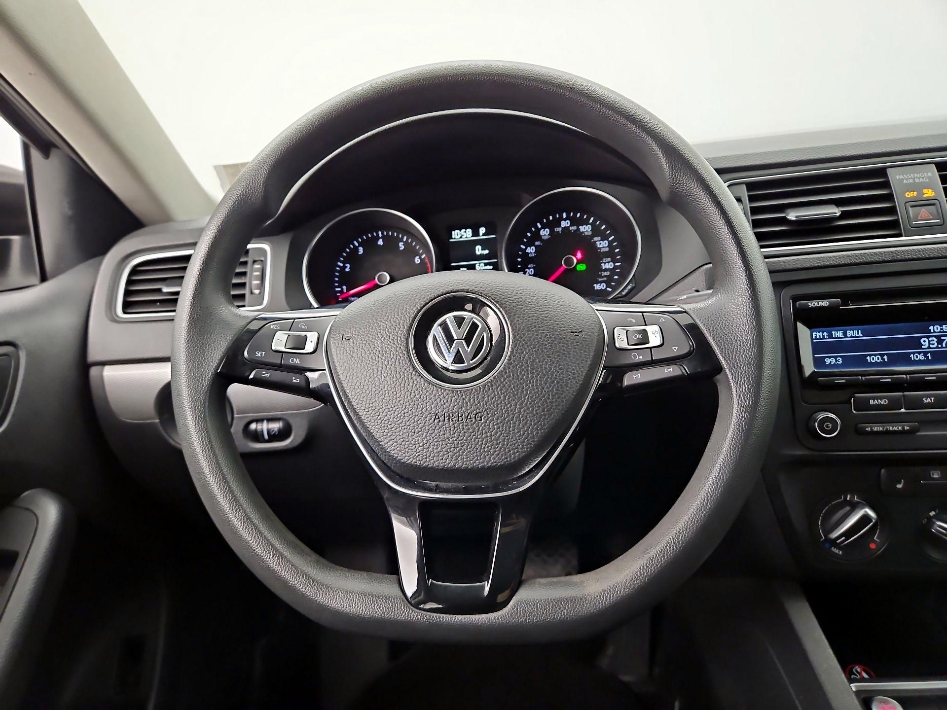 Thumbnail: 2015 Volkswagen Jetta - 10