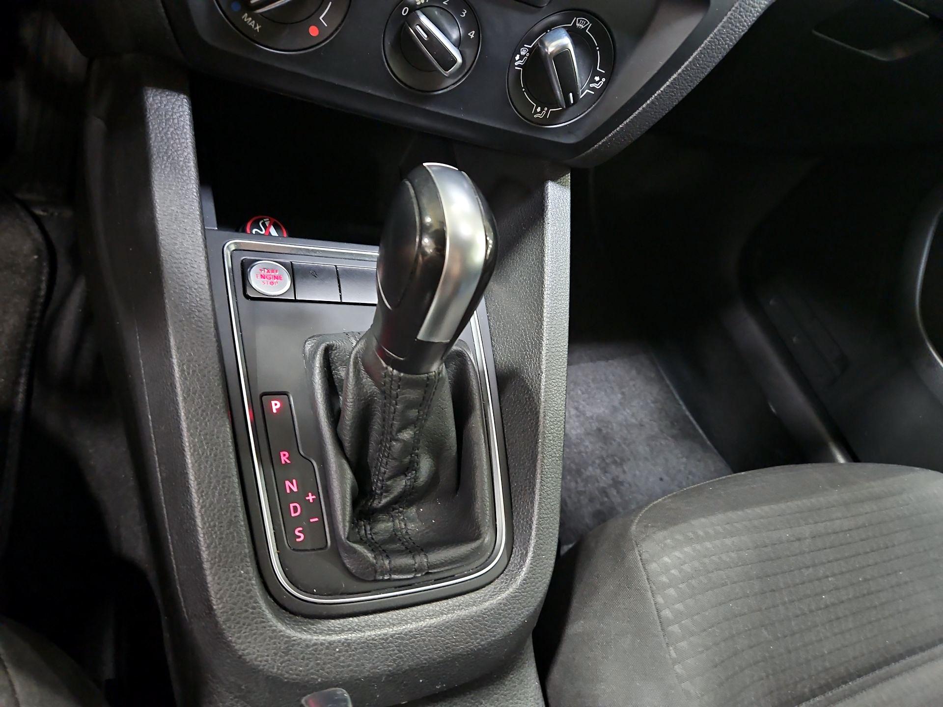 Thumbnail: 2015 Volkswagen Jetta - 16