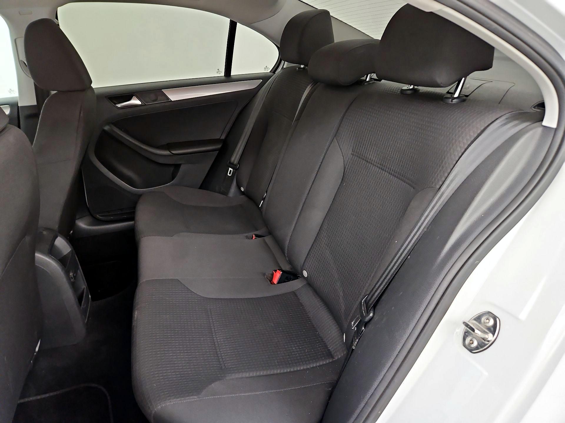 Thumbnail: 2015 Volkswagen Jetta - 18