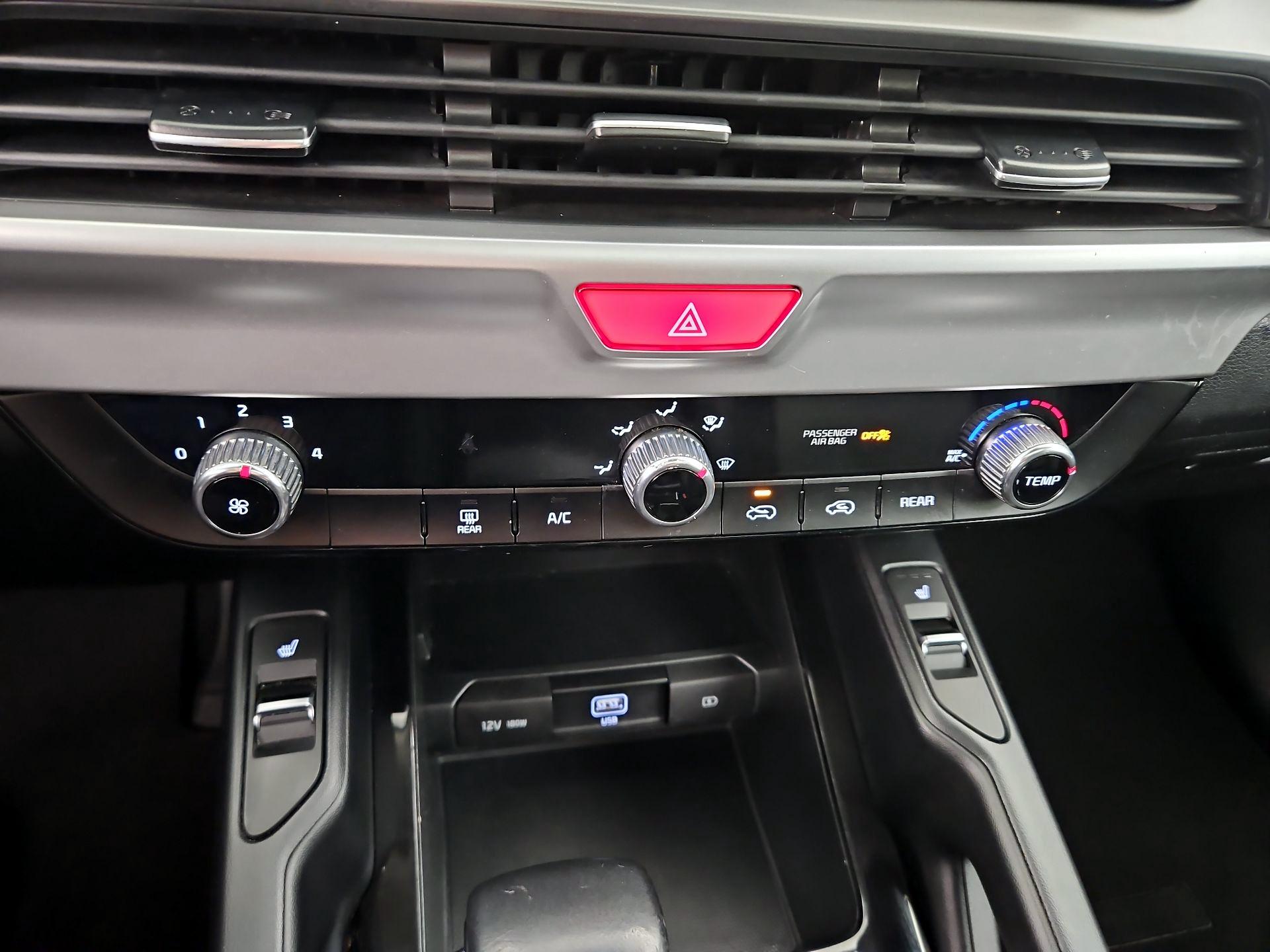 Thumbnail: 2020 Kia Telluride - 16