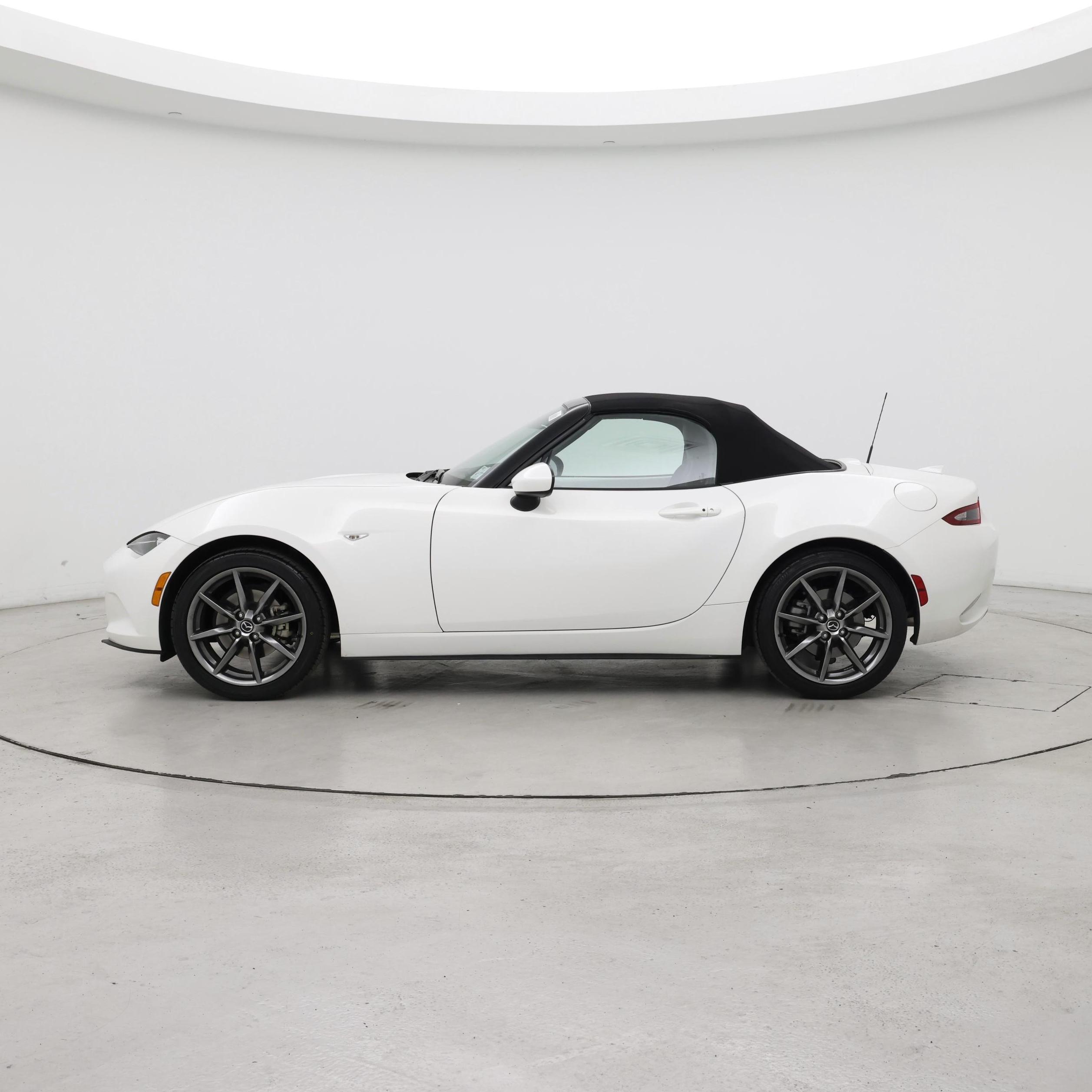 Thumbnail: 2017 Mazda MX-5 Miata - 3