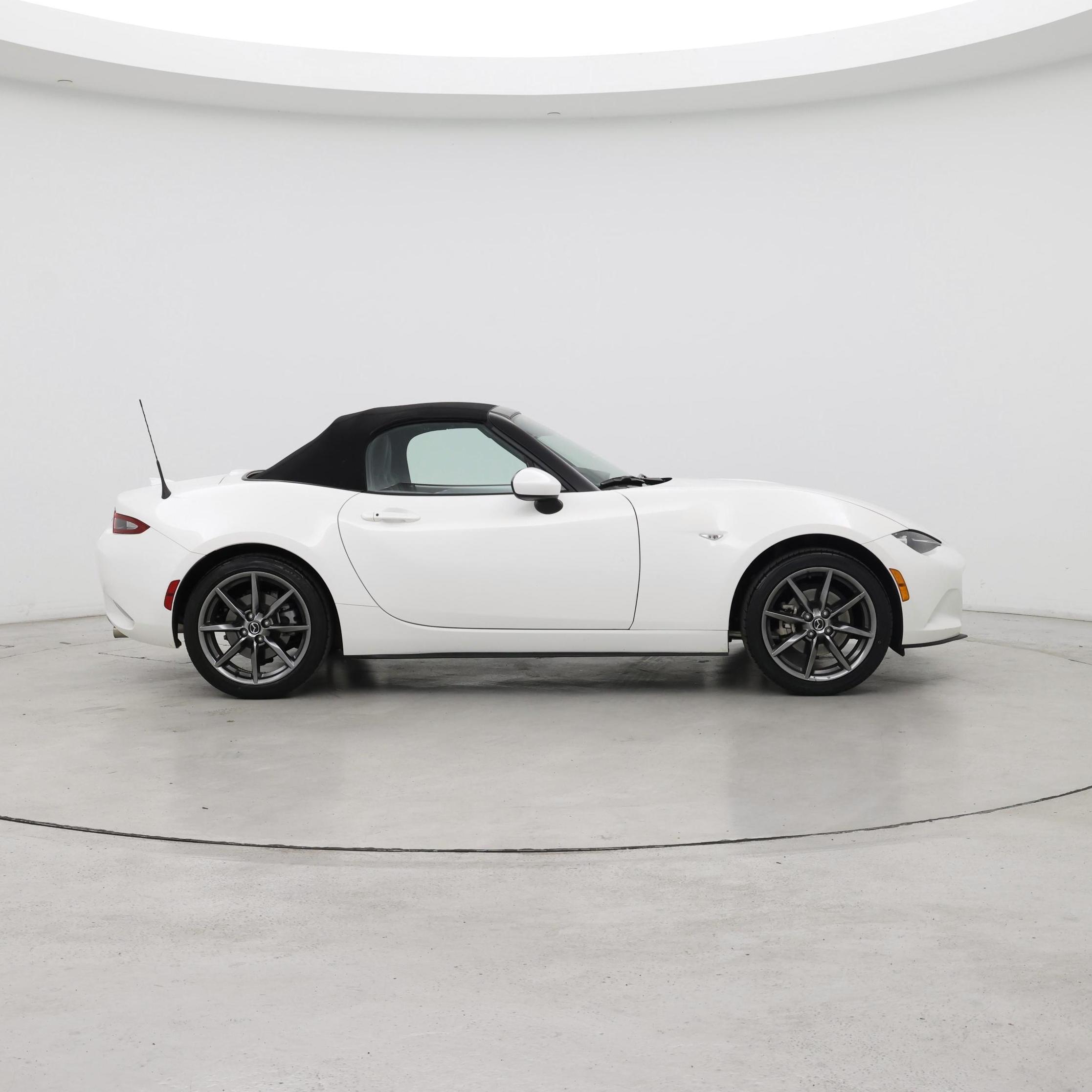 Thumbnail: 2017 Mazda MX-5 Miata - 7