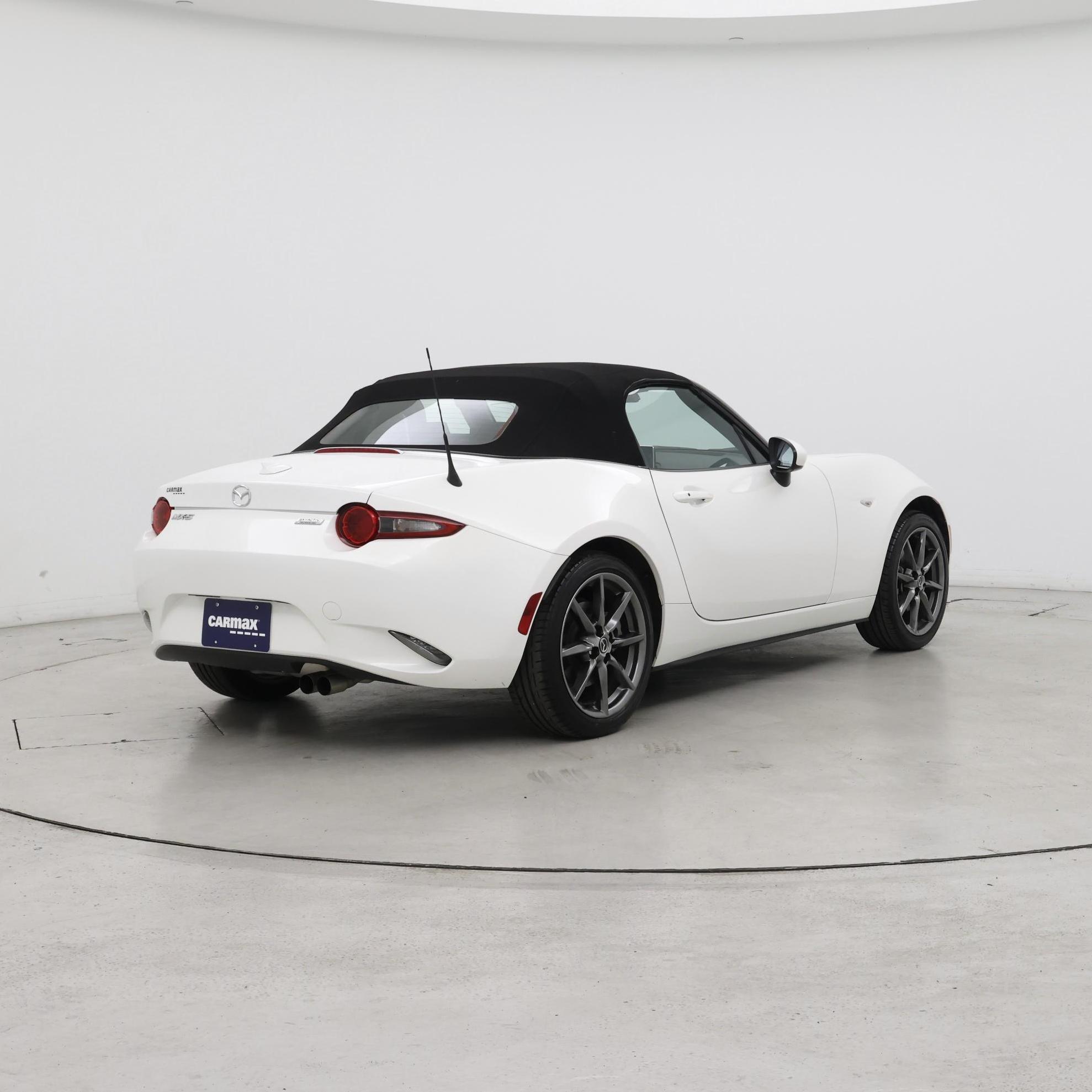 Thumbnail: 2017 Mazda MX-5 Miata - 8