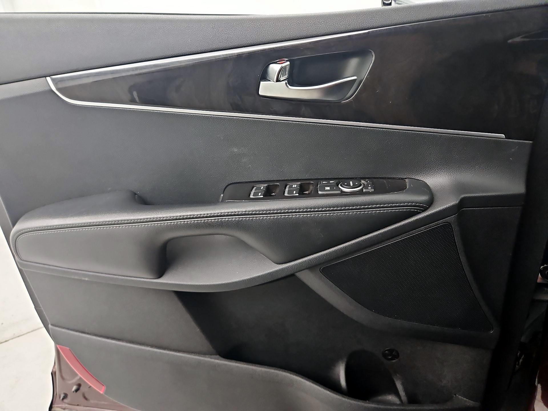 Thumbnail: 2016 Kia Sorento - 12