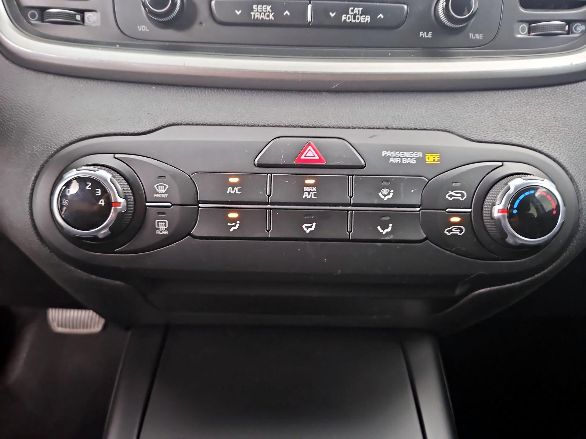 Thumbnail: 2016 Kia Sorento - 16