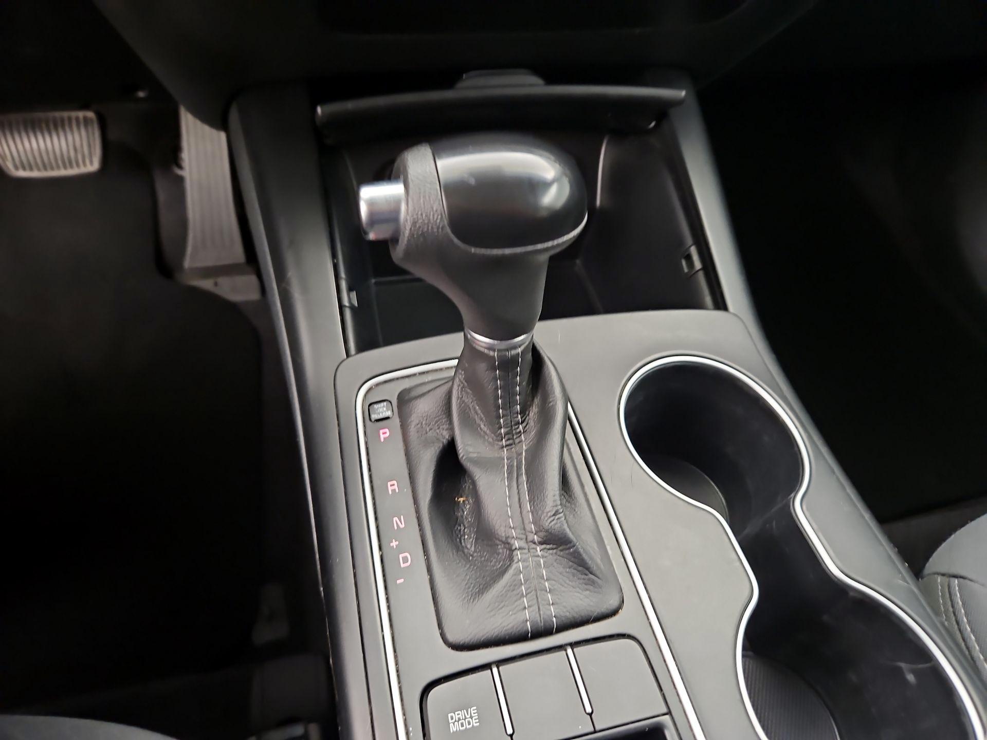 Thumbnail: 2016 Kia Sorento - 17