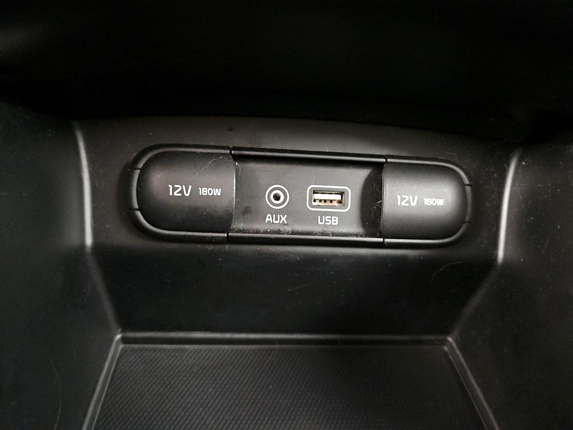 Thumbnail: 2016 Kia Sorento - 18