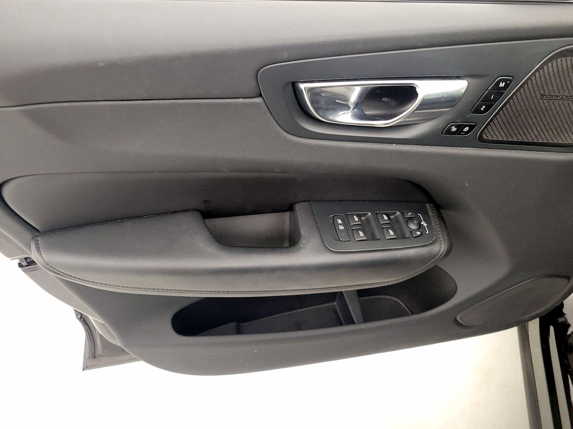 Thumbnail: 2023 Volvo XC60 - 12