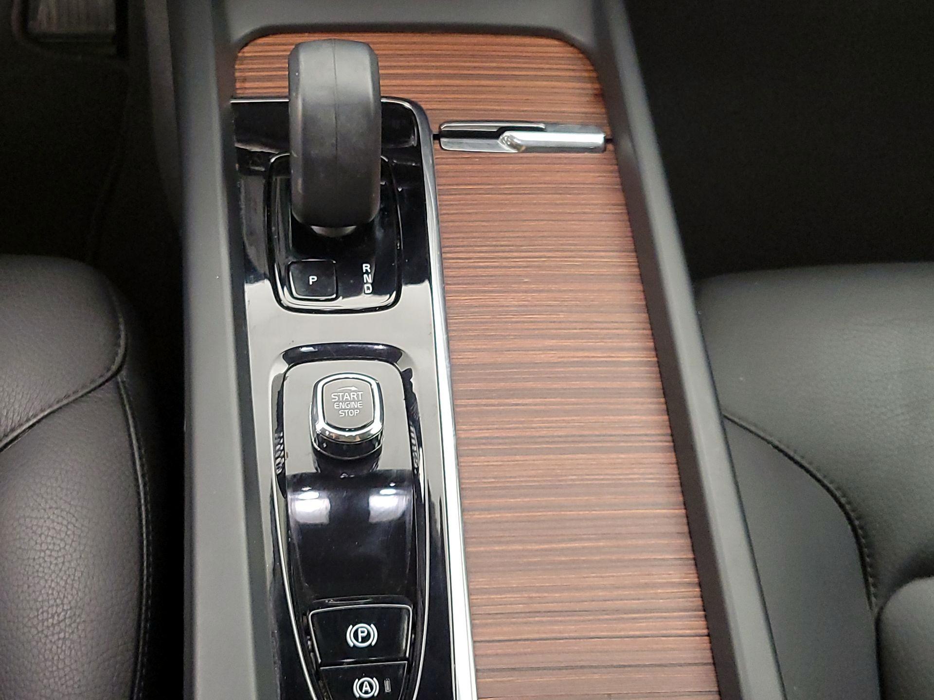 Thumbnail: 2023 Volvo XC60 - 17