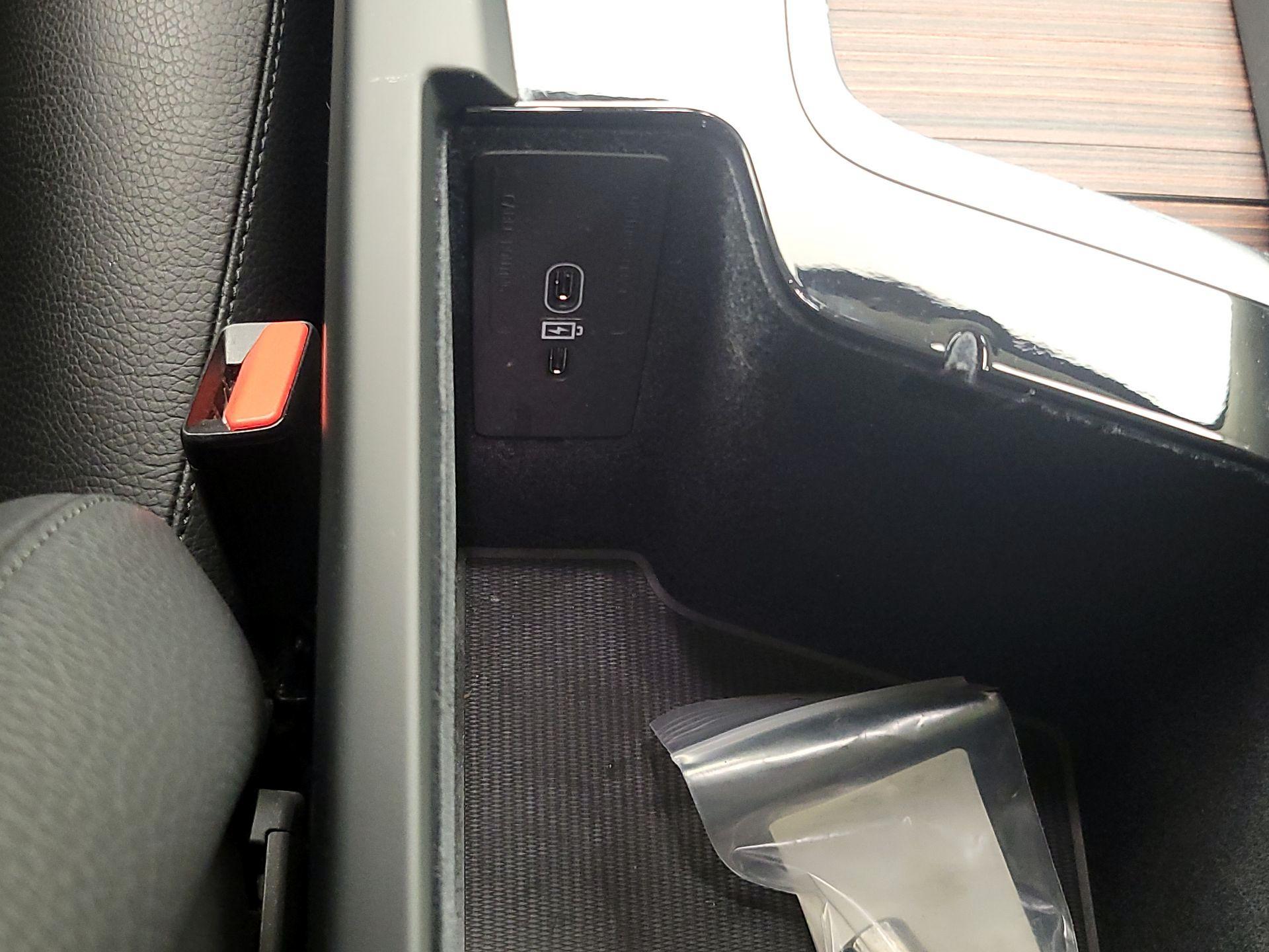 Thumbnail: 2023 Volvo XC60 - 18