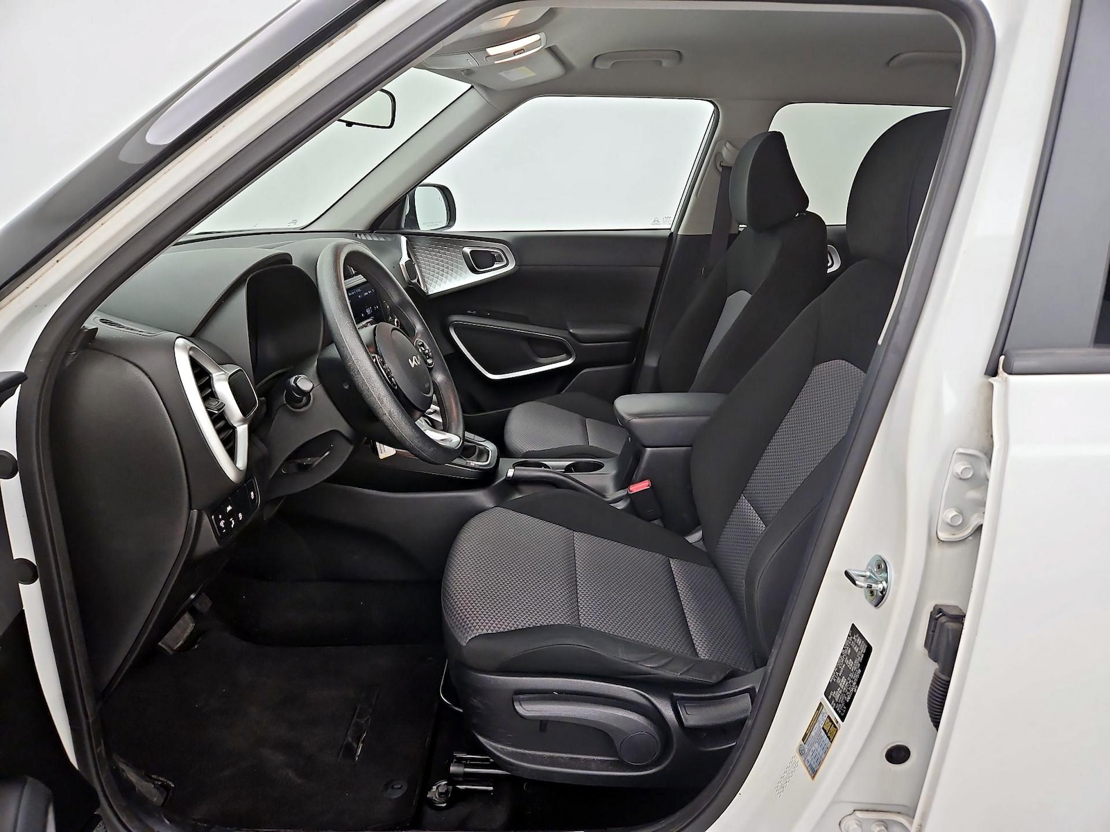 2022 Kia Soul LX - Photo 12