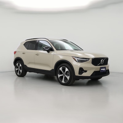 2025 Volvo XC40 B5 Plus Dark Theme