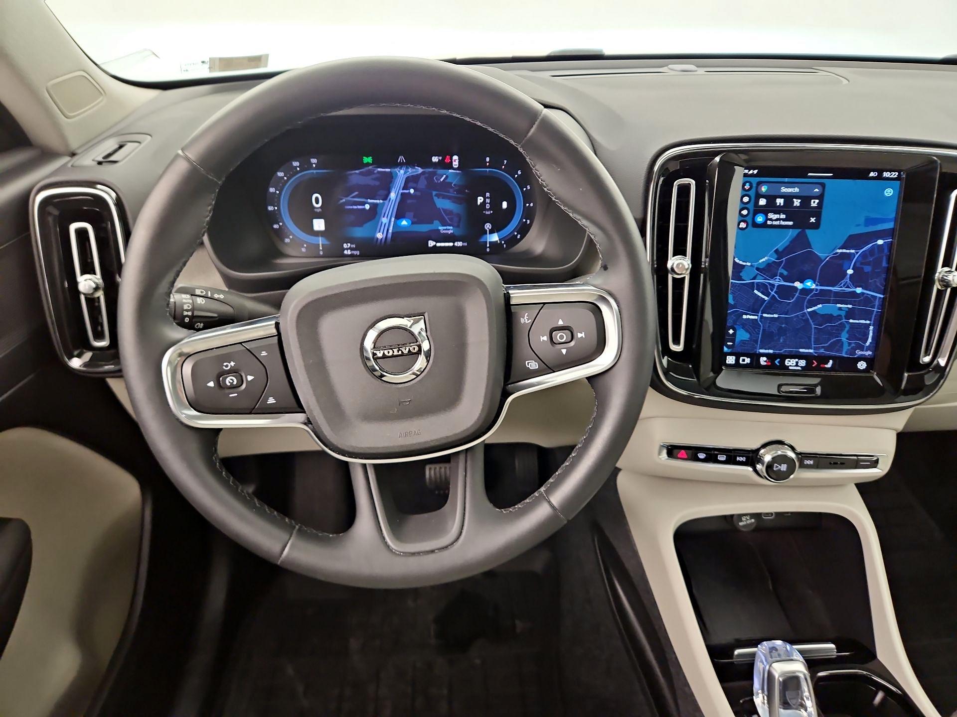 Thumbnail: 2025 Volvo XC40 - 10