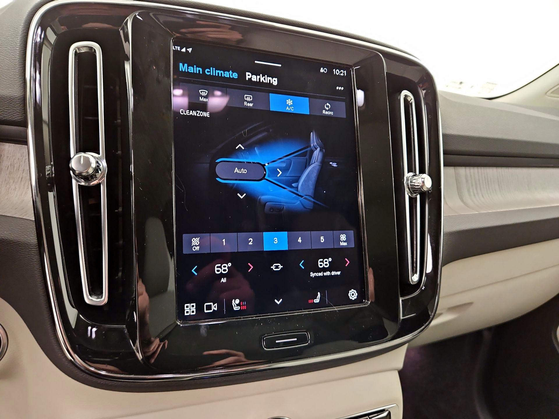 Thumbnail: 2025 Volvo XC40 - 17