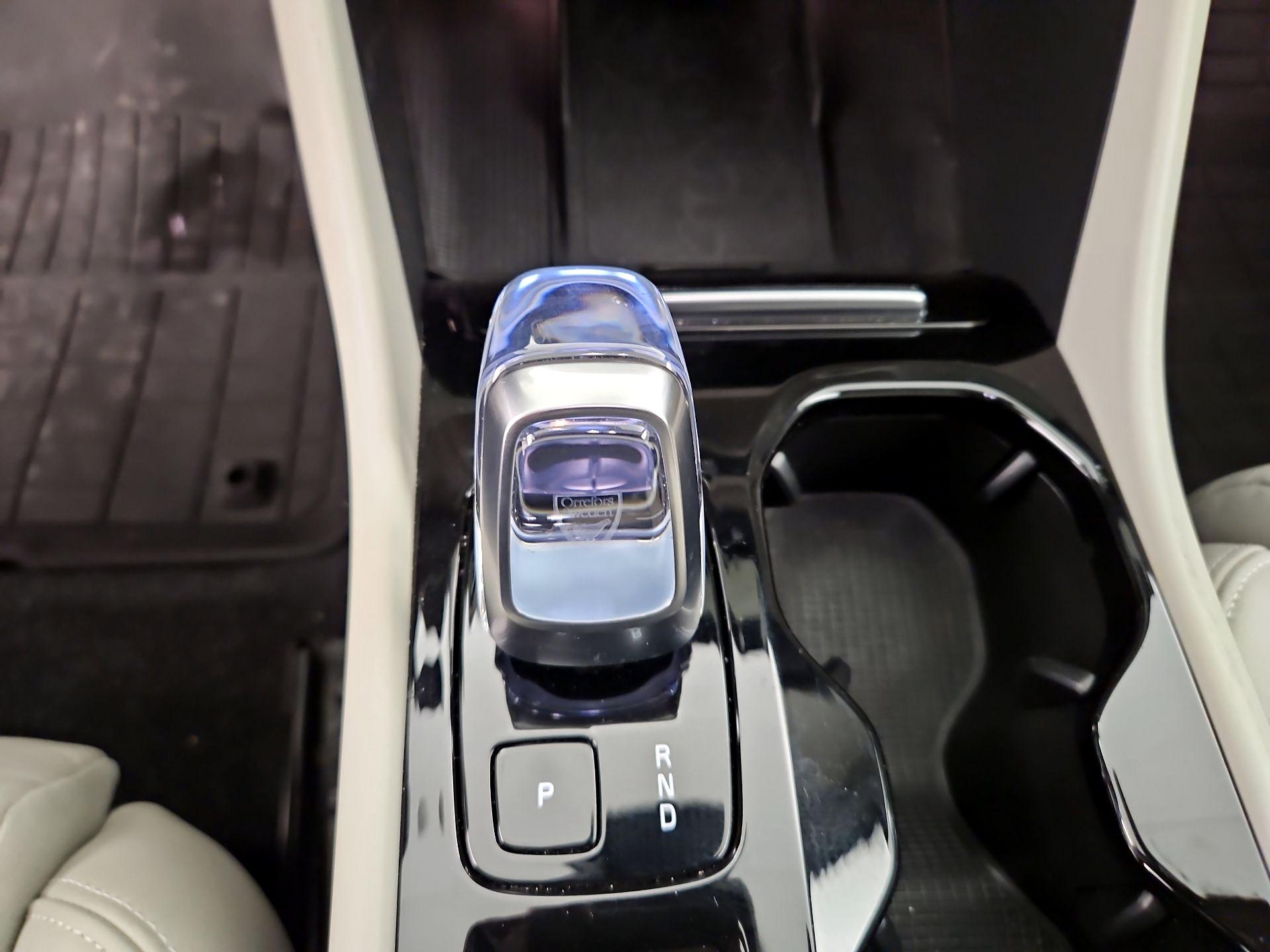 Thumbnail: 2025 Volvo XC40 - 18