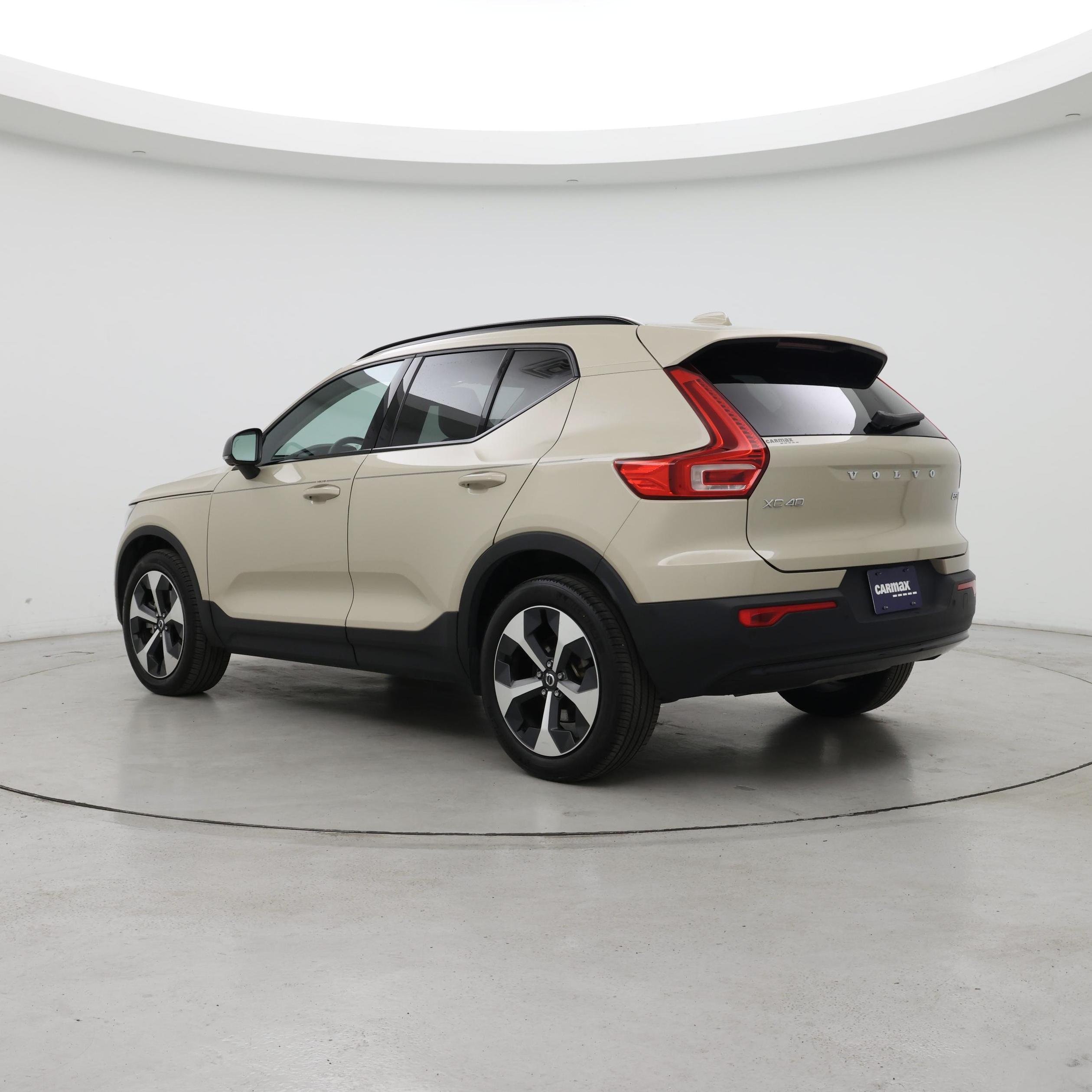 Thumbnail: 2025 Volvo XC40 - 2