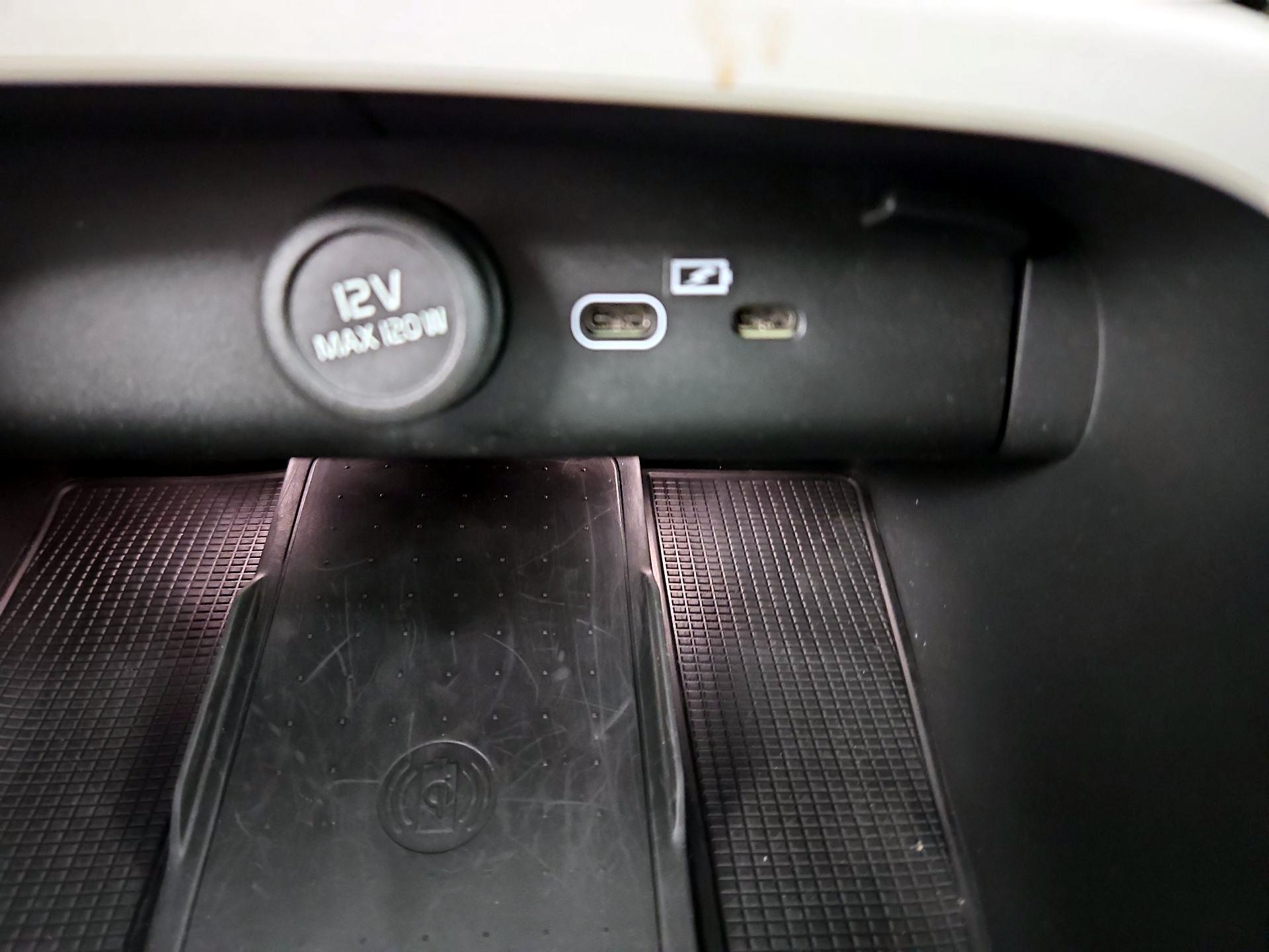 Thumbnail: 2025 Volvo XC40 - 19