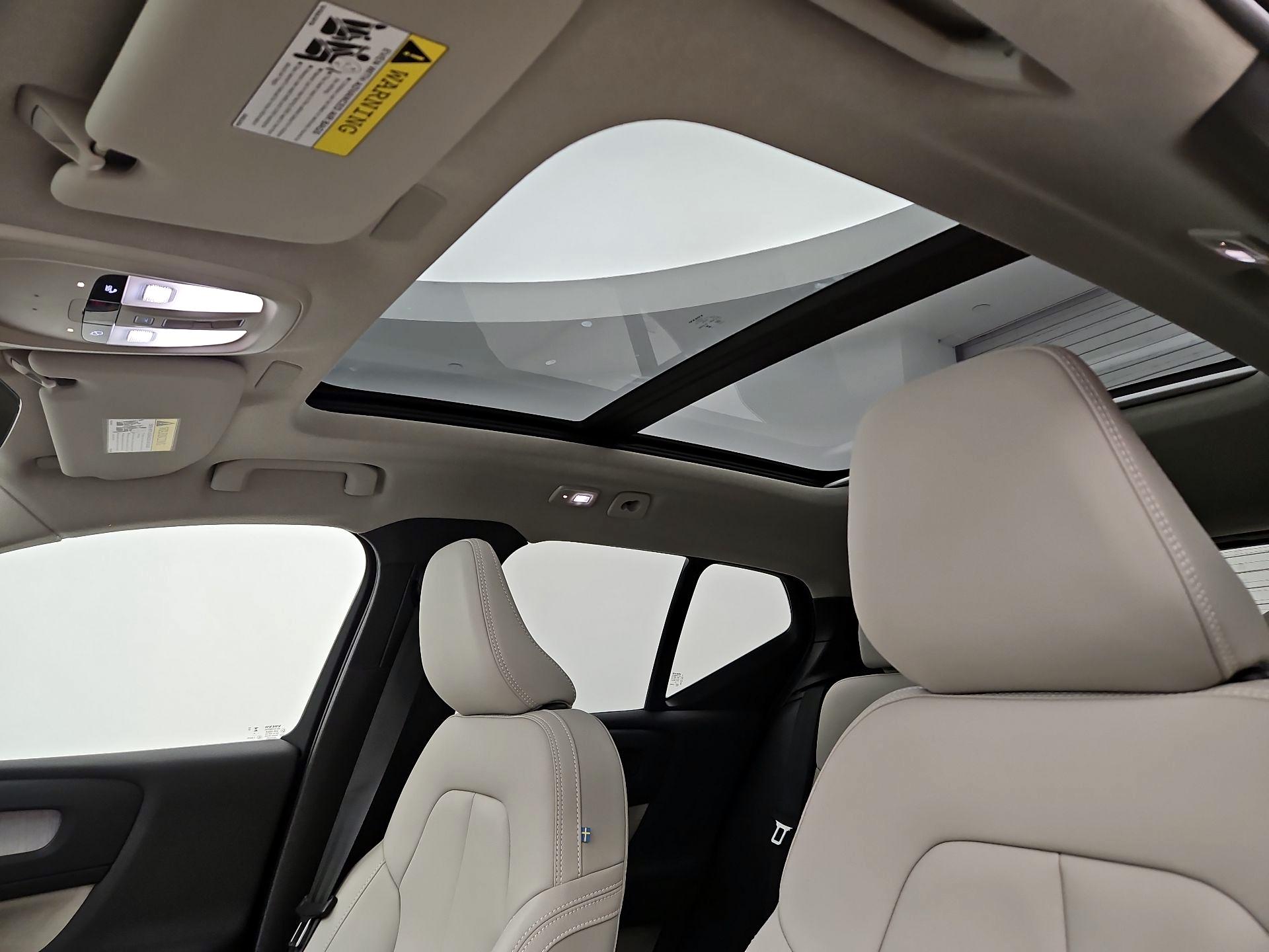 Thumbnail: 2025 Volvo XC40 - 20