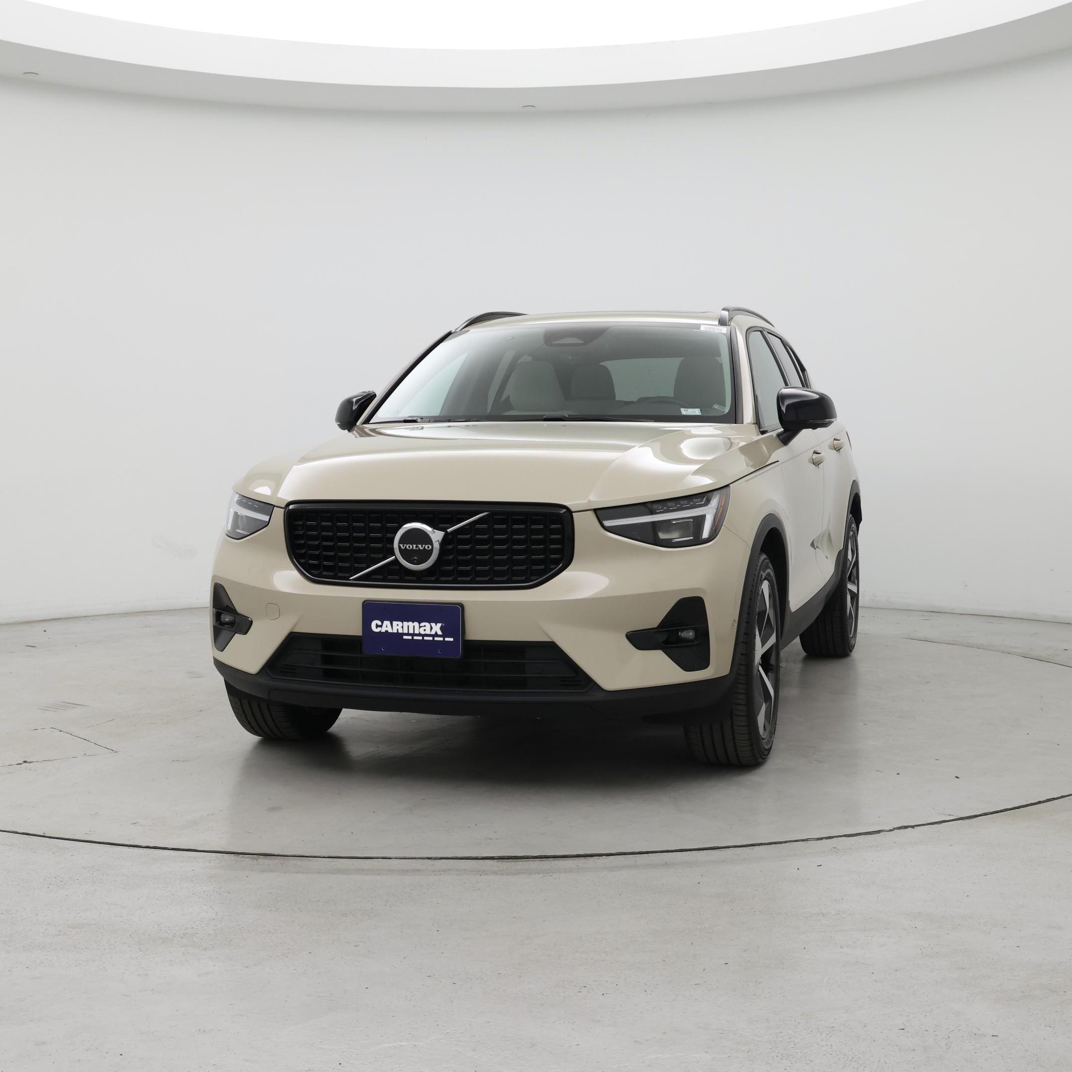 Thumbnail: 2025 Volvo XC40 - 4