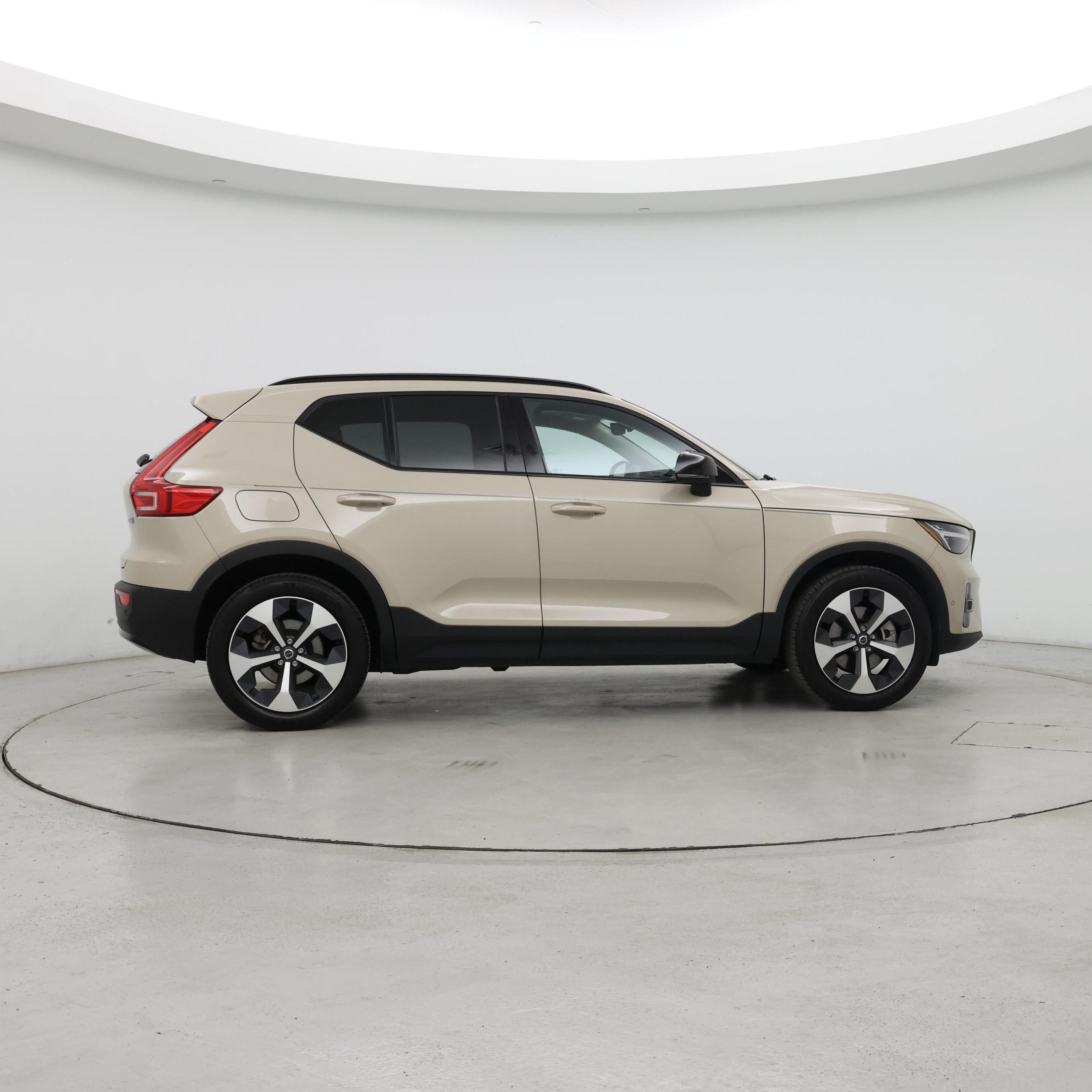 Thumbnail: 2025 Volvo XC40 - 7