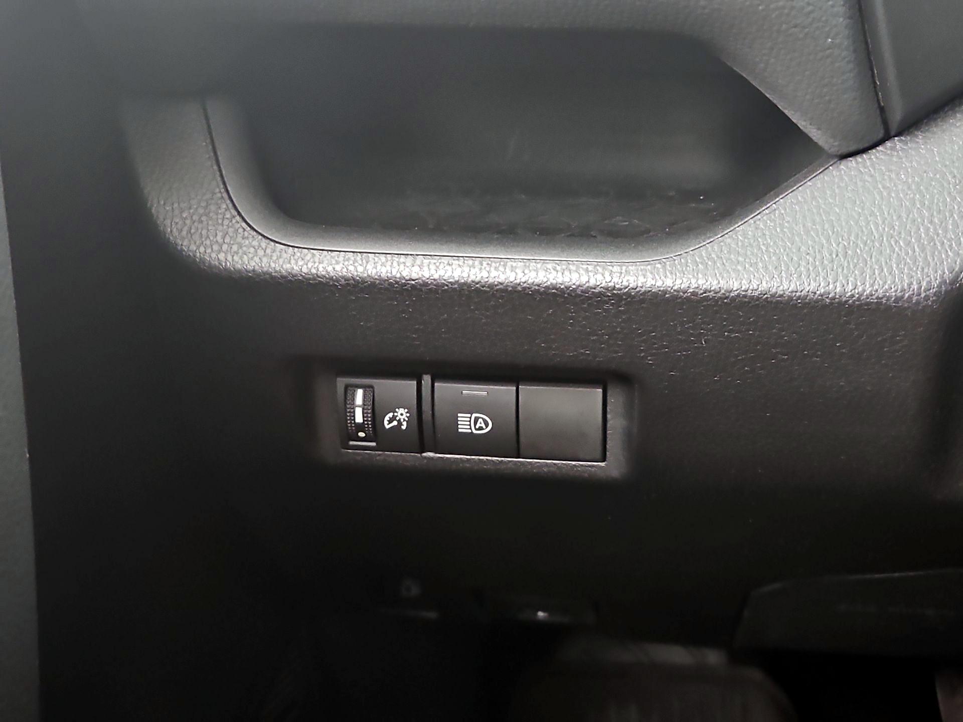 Thumbnail: 2020 Toyota RAV4 - 13