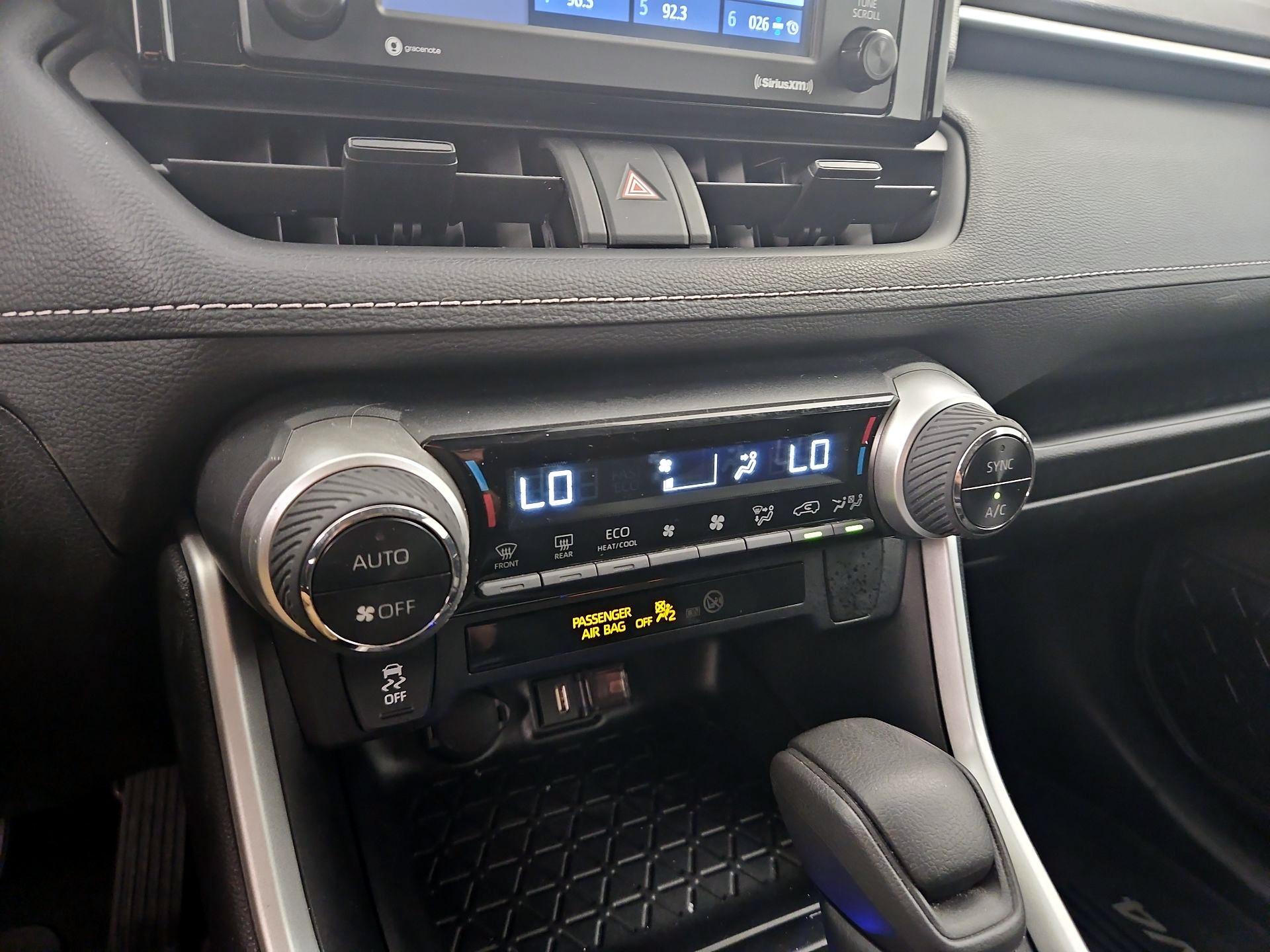 Thumbnail: 2020 Toyota RAV4 - 16