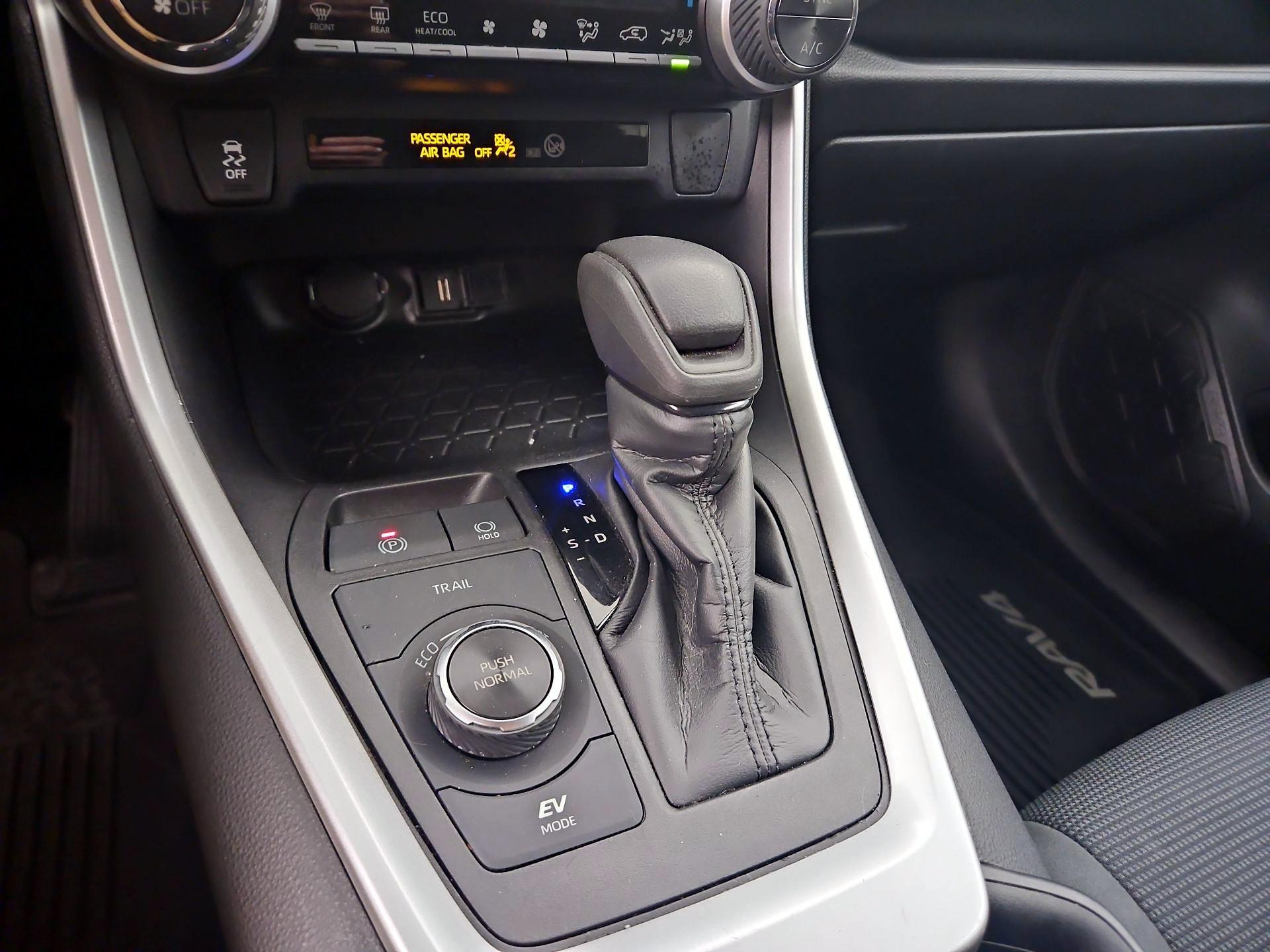 Thumbnail: 2020 Toyota RAV4 - 17