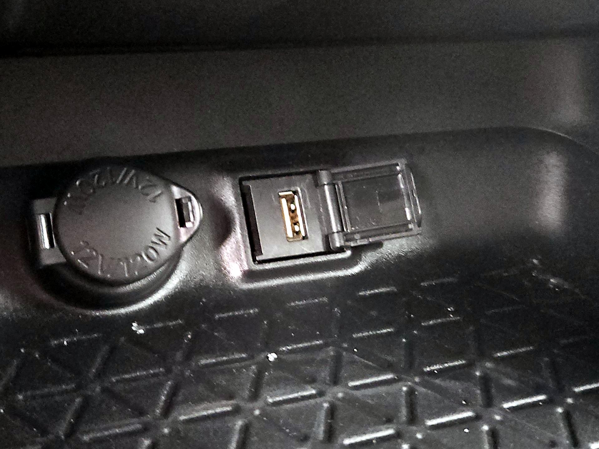 Thumbnail: 2020 Toyota RAV4 - 18