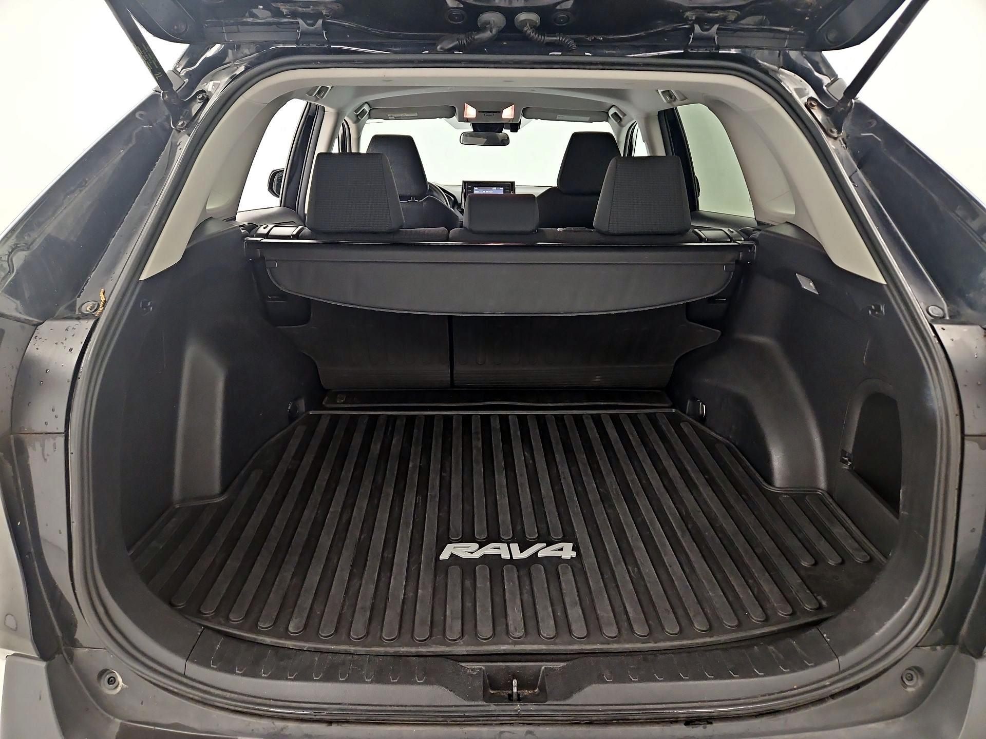 Thumbnail: 2020 Toyota RAV4 - 20