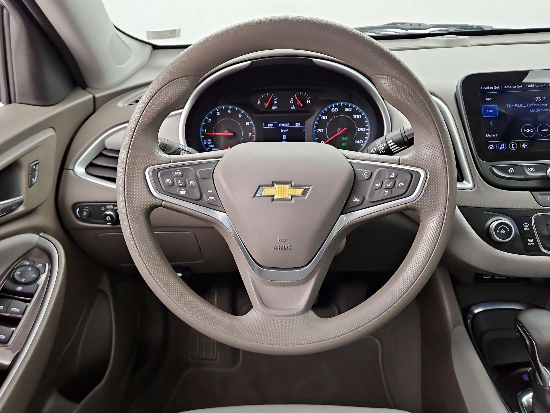 Thumbnail: 2022 Chevrolet Malibu - 10