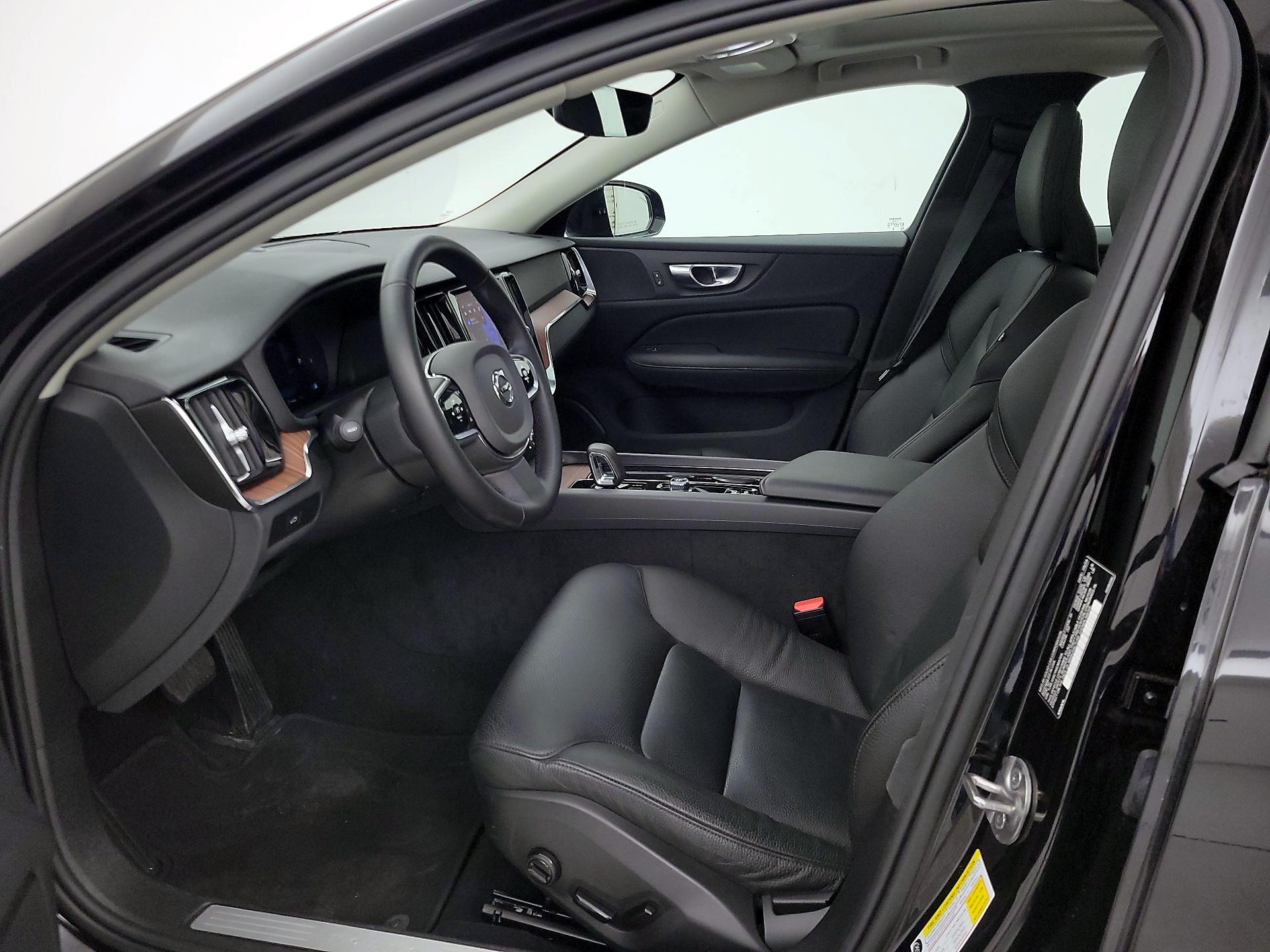 Thumbnail: 2025 Volvo S60 - 11