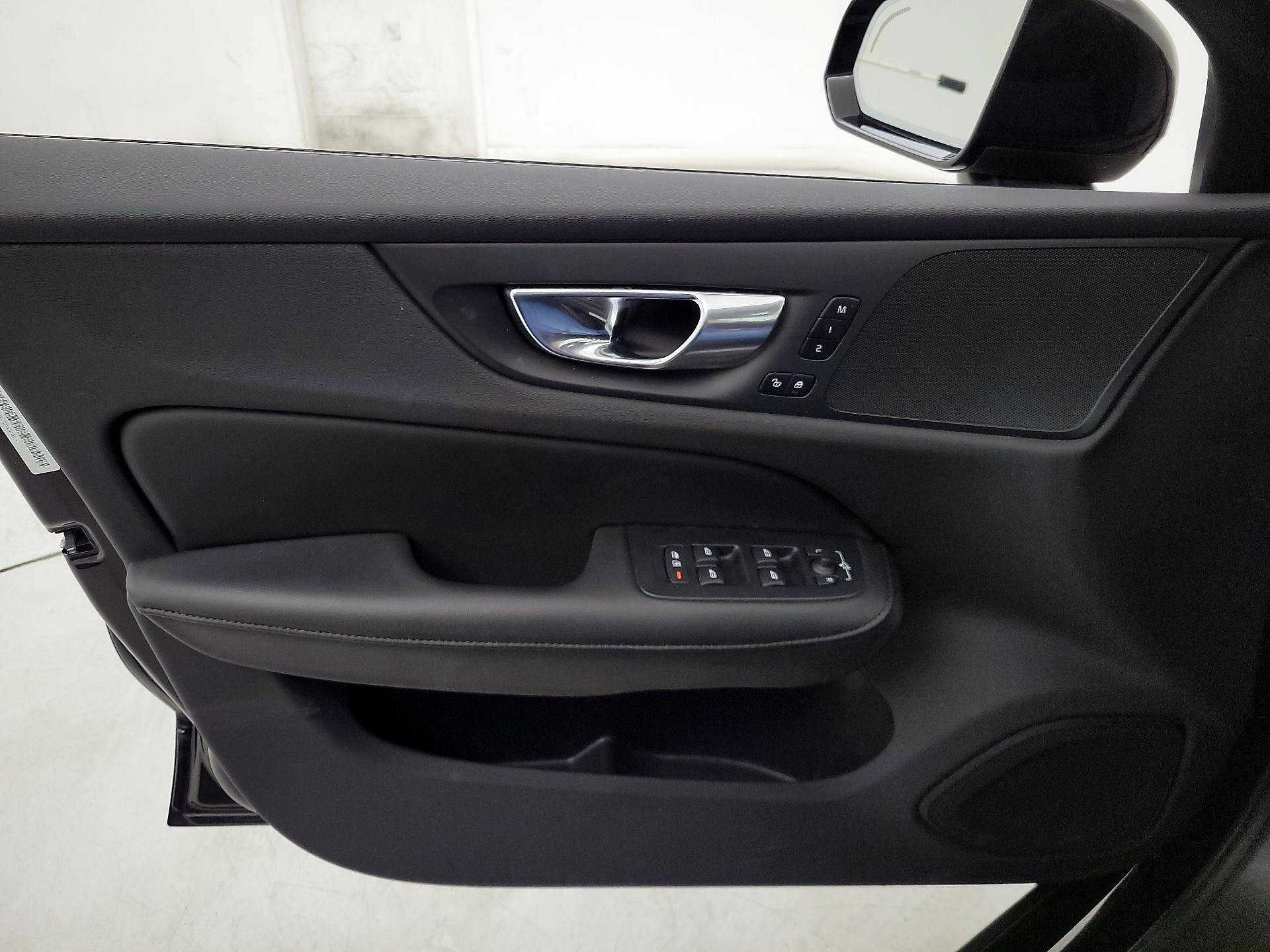 Thumbnail: 2025 Volvo S60 - 12